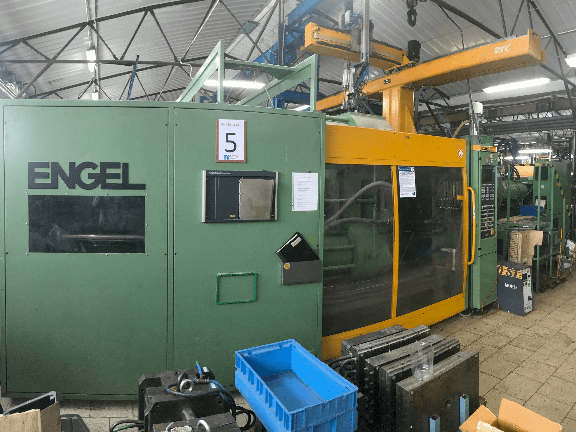Frontansicht der ENGEL ES 2550/700 DUO Maschine