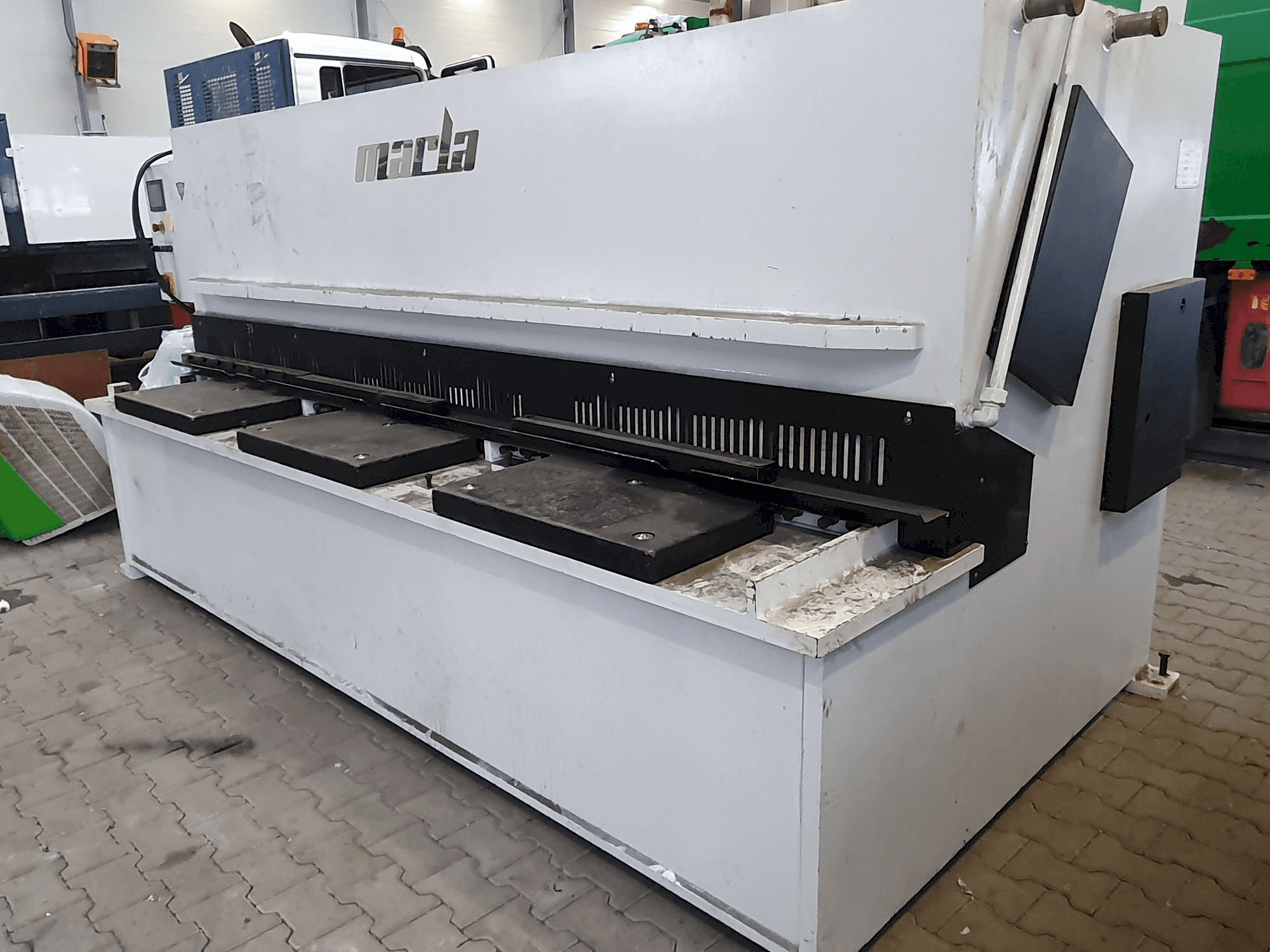 Frontansicht der MARLA S-CUT 3010 Maschine