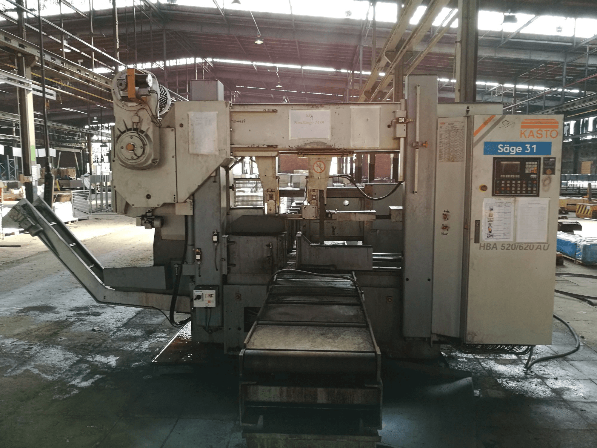 Frontansicht der KASTO HBA 520/620 AU Maschine