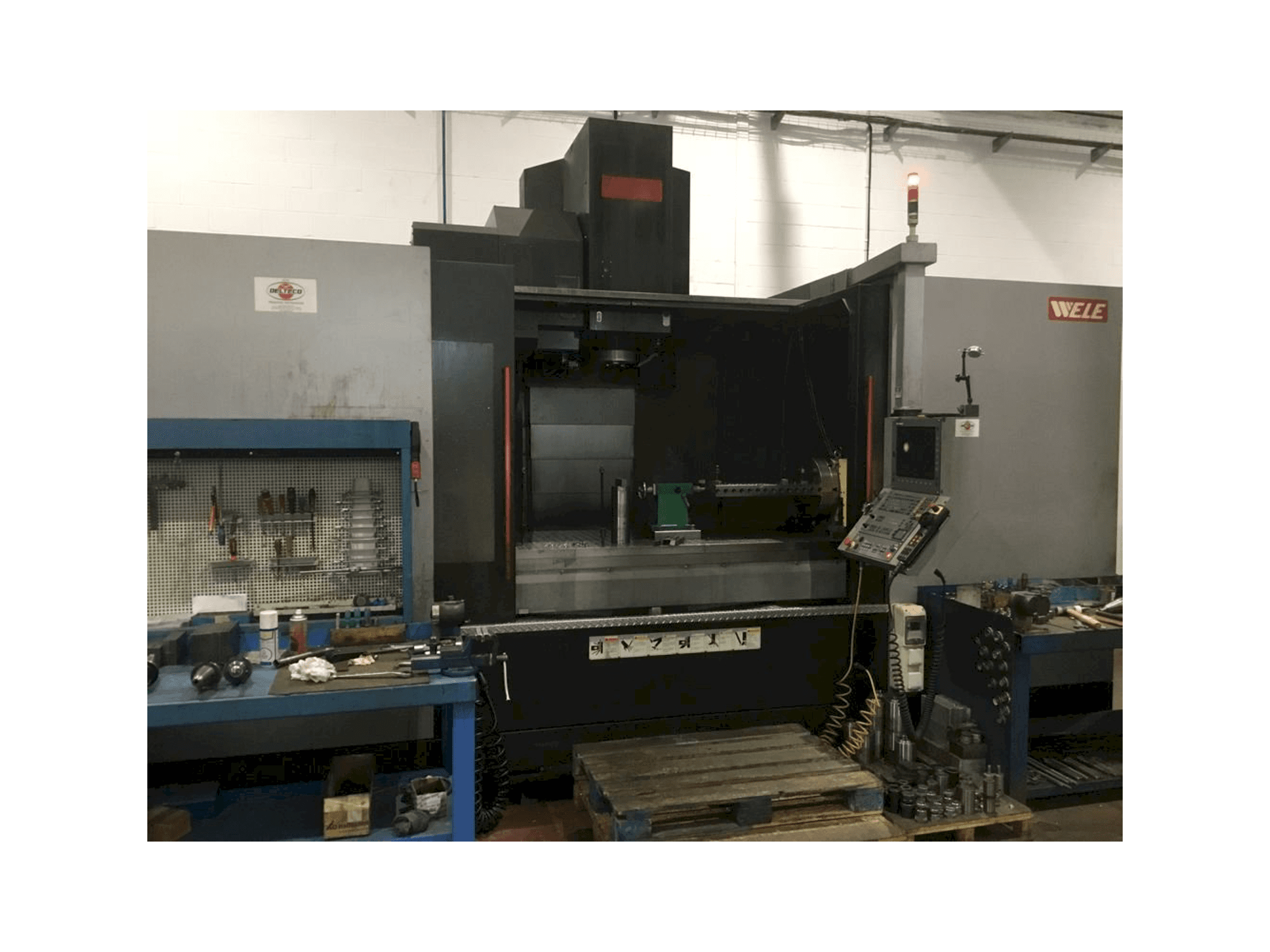 Frontansicht der Wele AA2090 Maschine