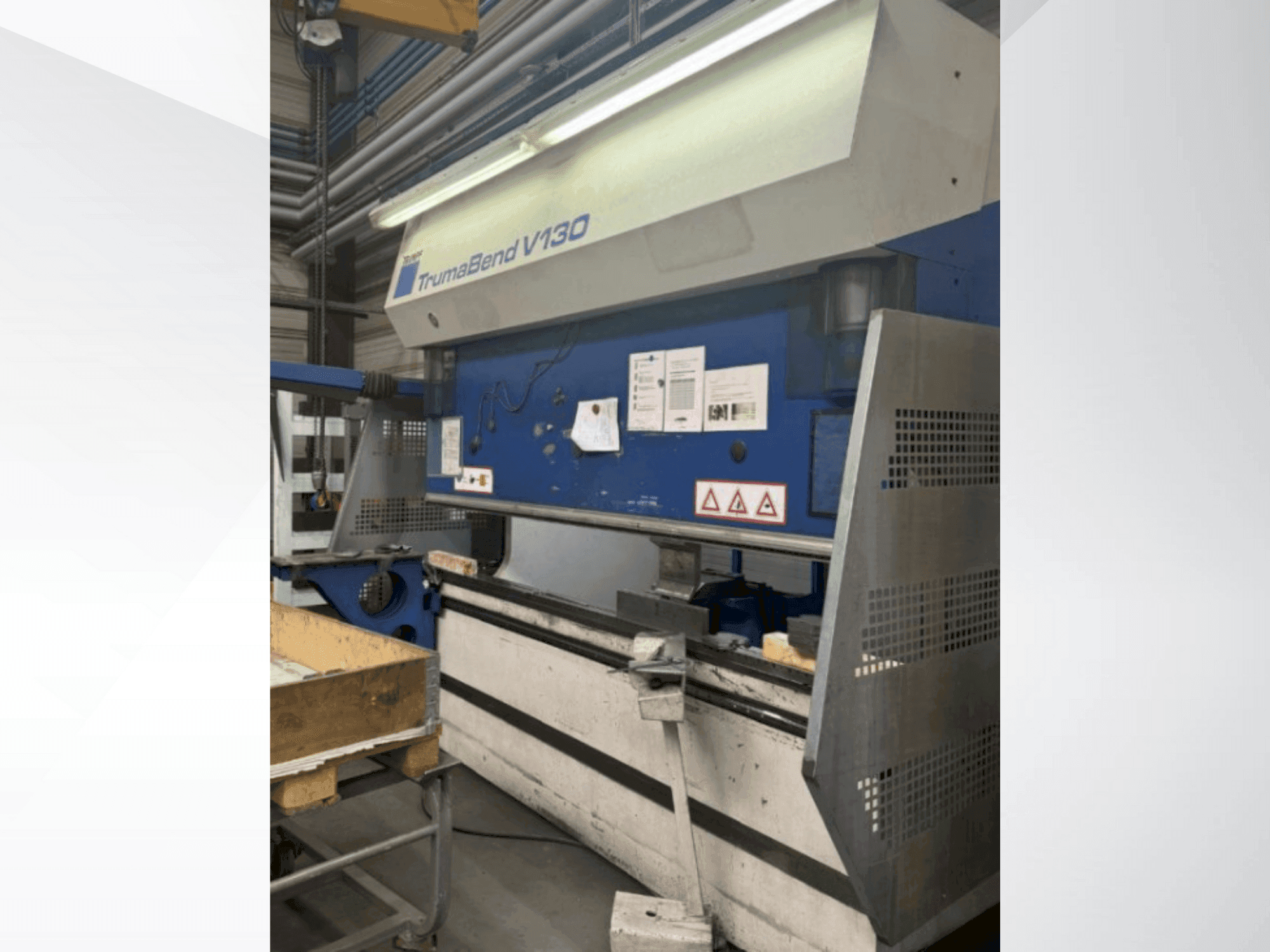 Frontansicht der TRUMPF Trumabend V130 Maschine