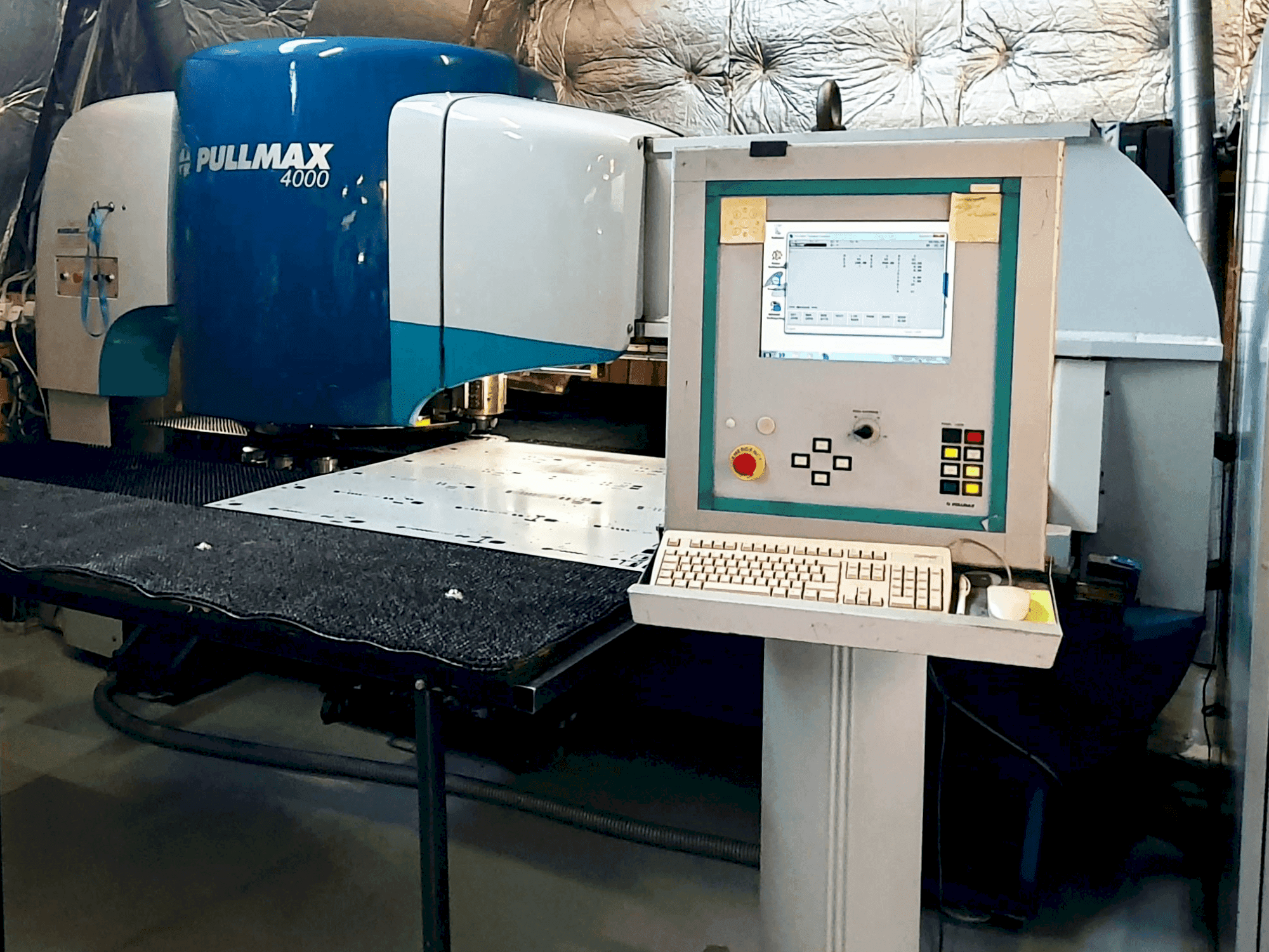 Frontansicht der Pullmax 4000 Maschine