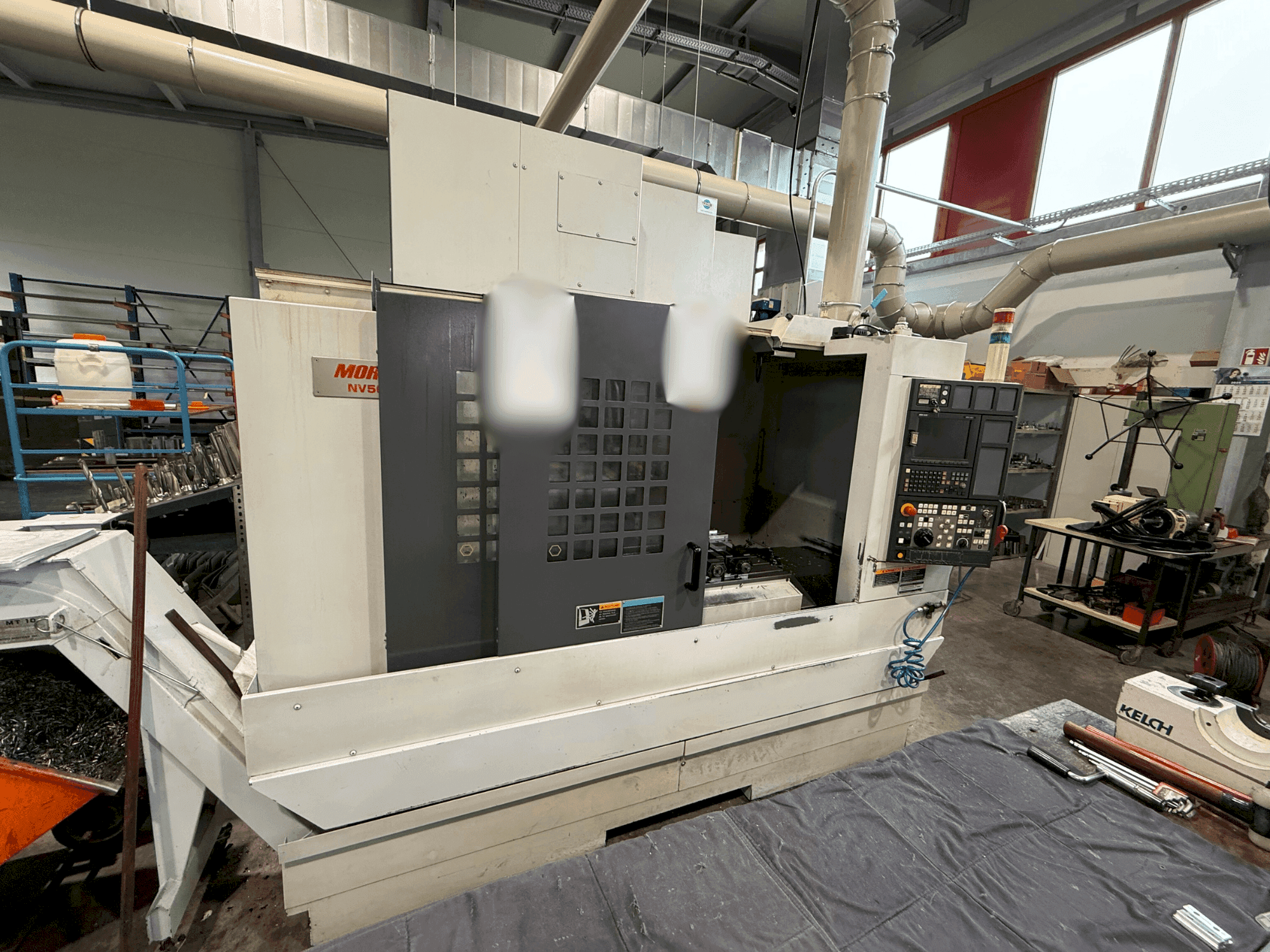 Frontansicht der MORI SEIKI NV 5000 a1 B/40 Maschine