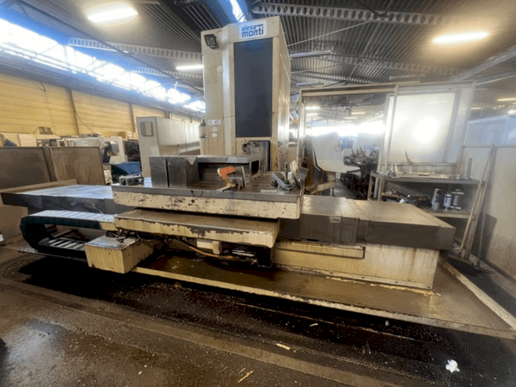 Frontansicht der ALESA MONTI FT45TG Maschine