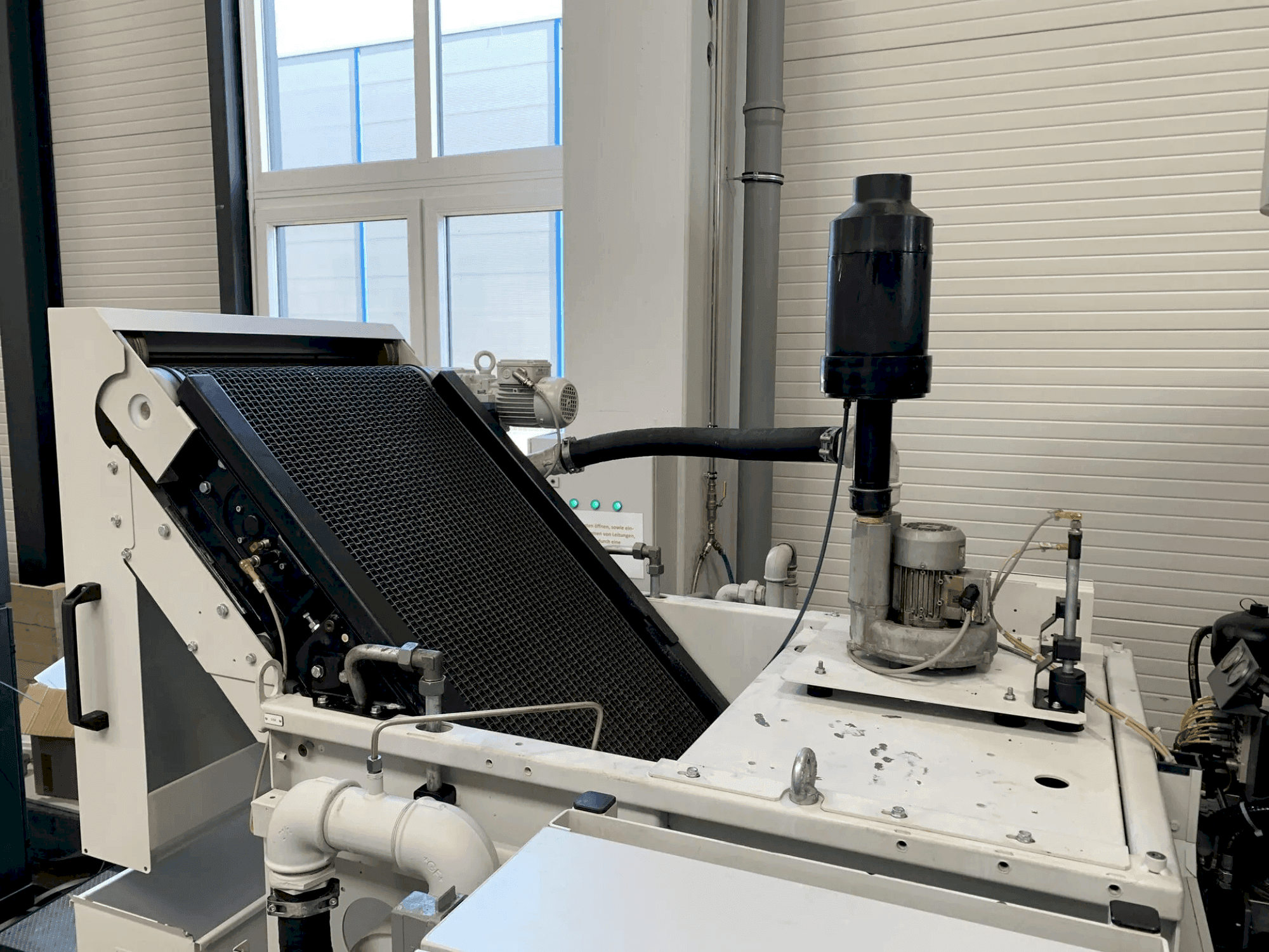 Frontansicht der CHIRON FZ 15K S FA Maschine