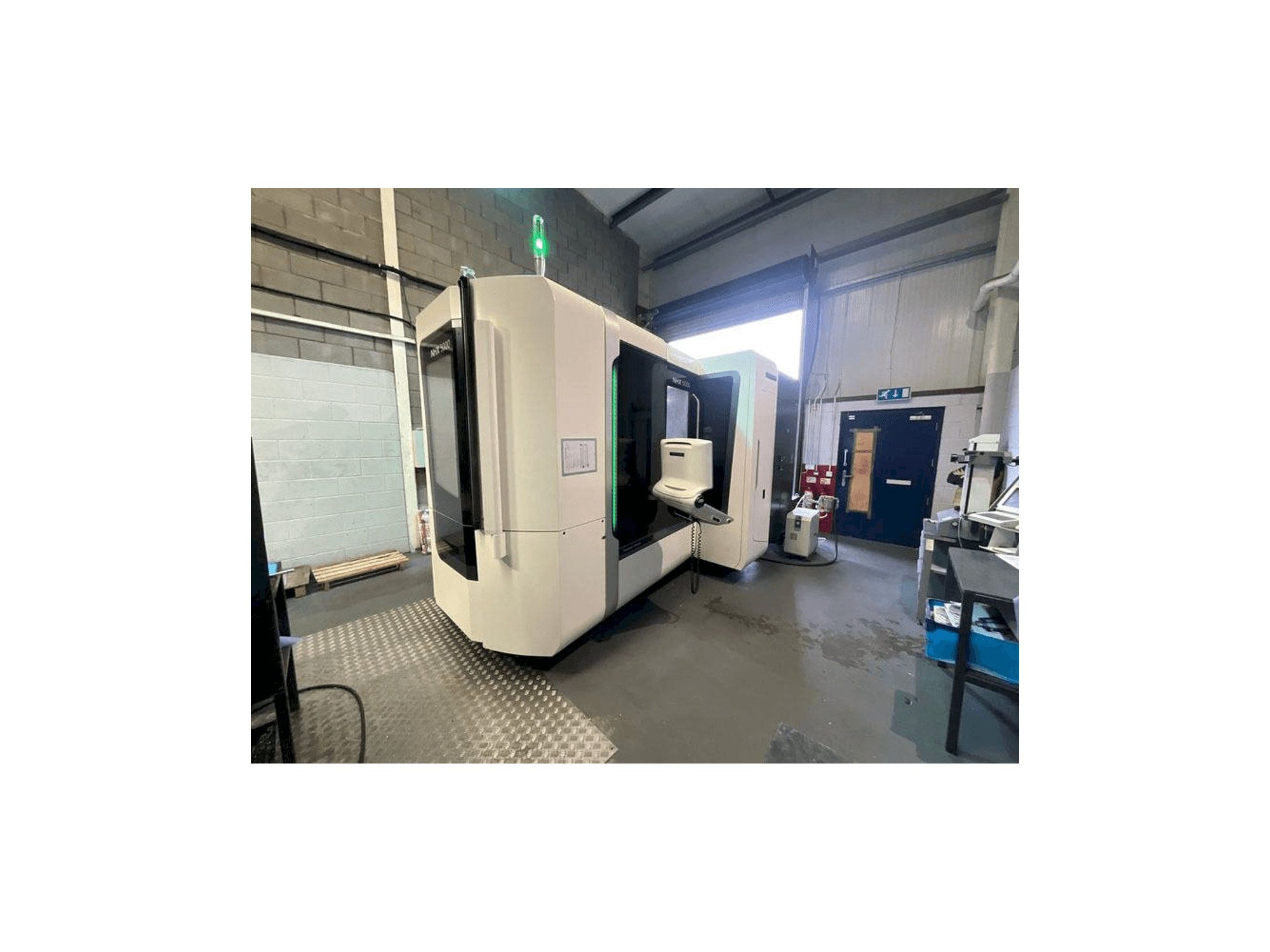 Frontansicht der DMG MORI NHX 5000 Maschine