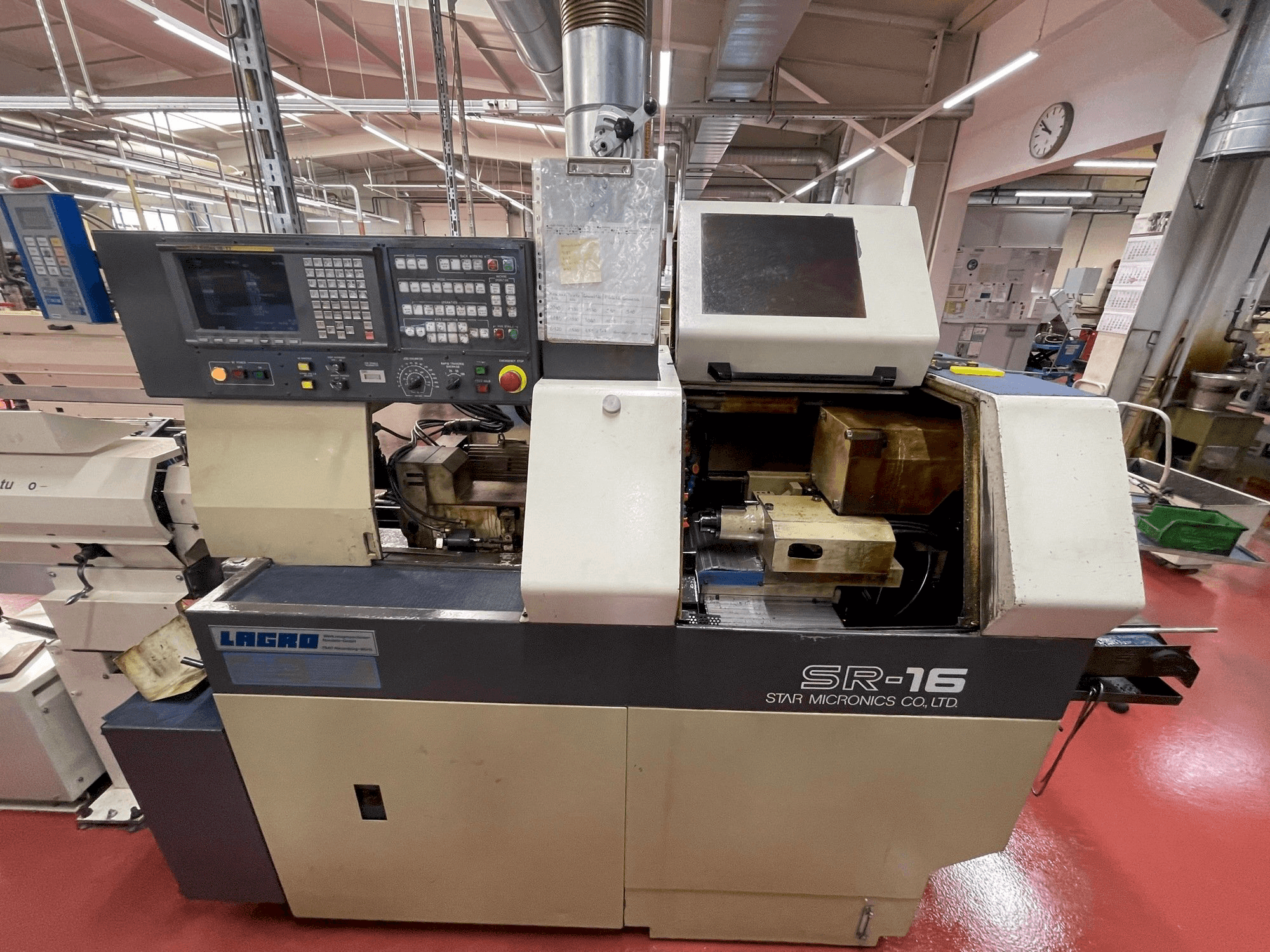 Frontansicht der Star SR-16 Maschine