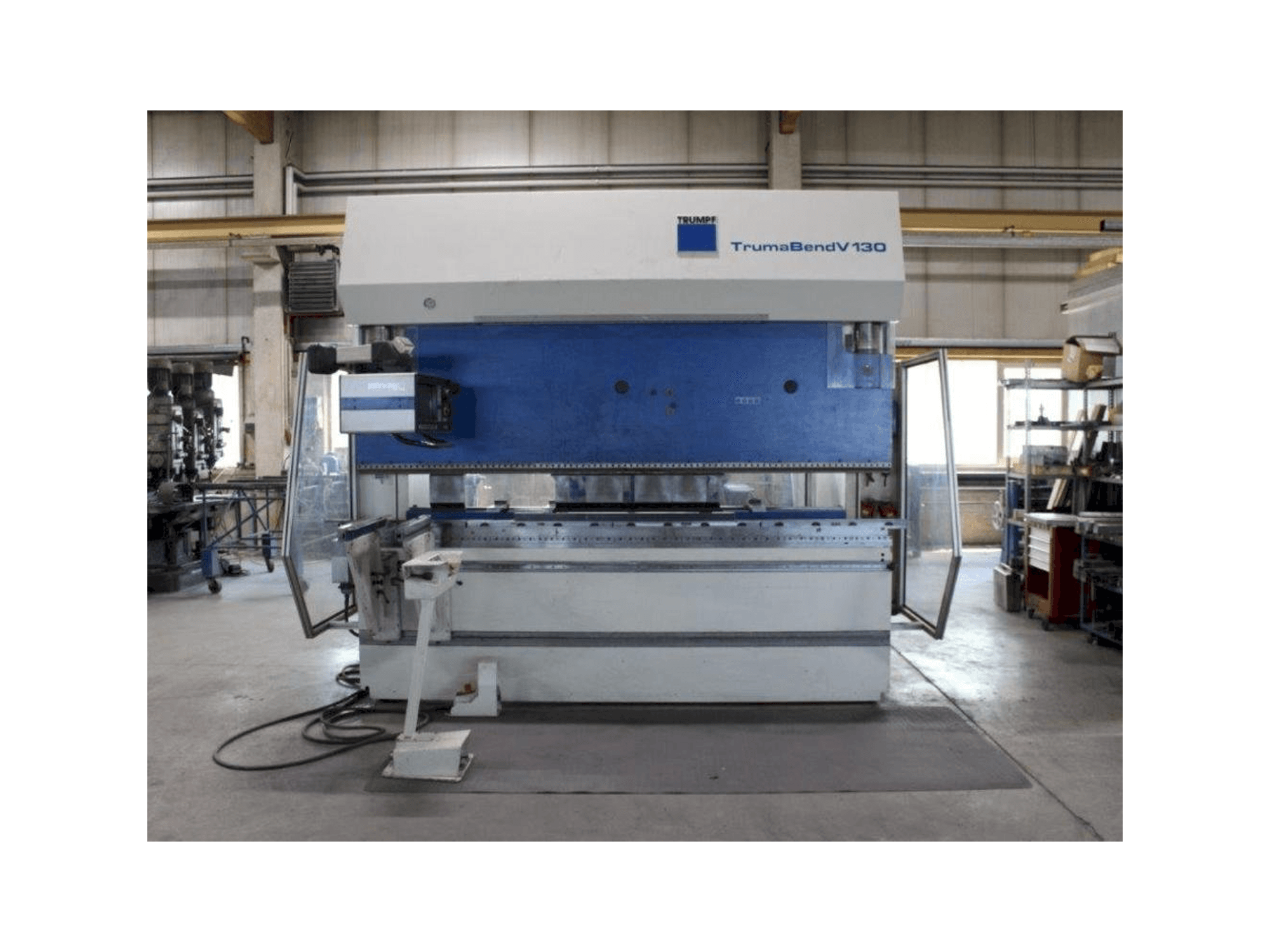 Frontansicht der Trumpf TrumaBend V130 Maschine
