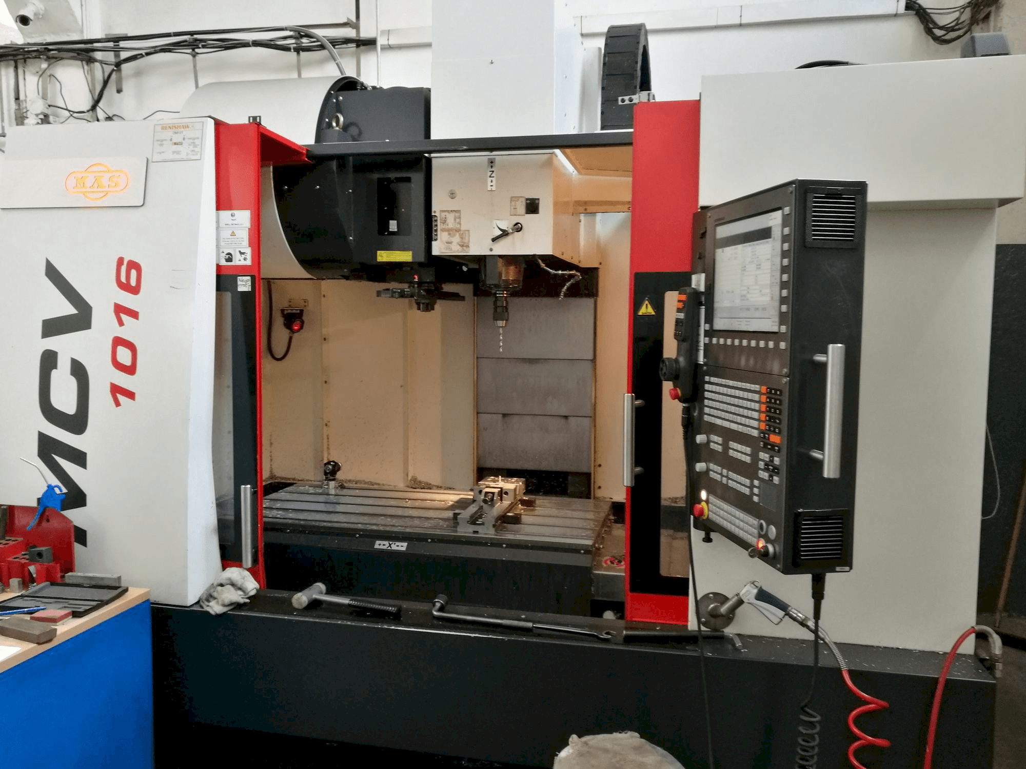 Frontansicht der KOVOSVIT MAS MCV 1016 Quick Maschine