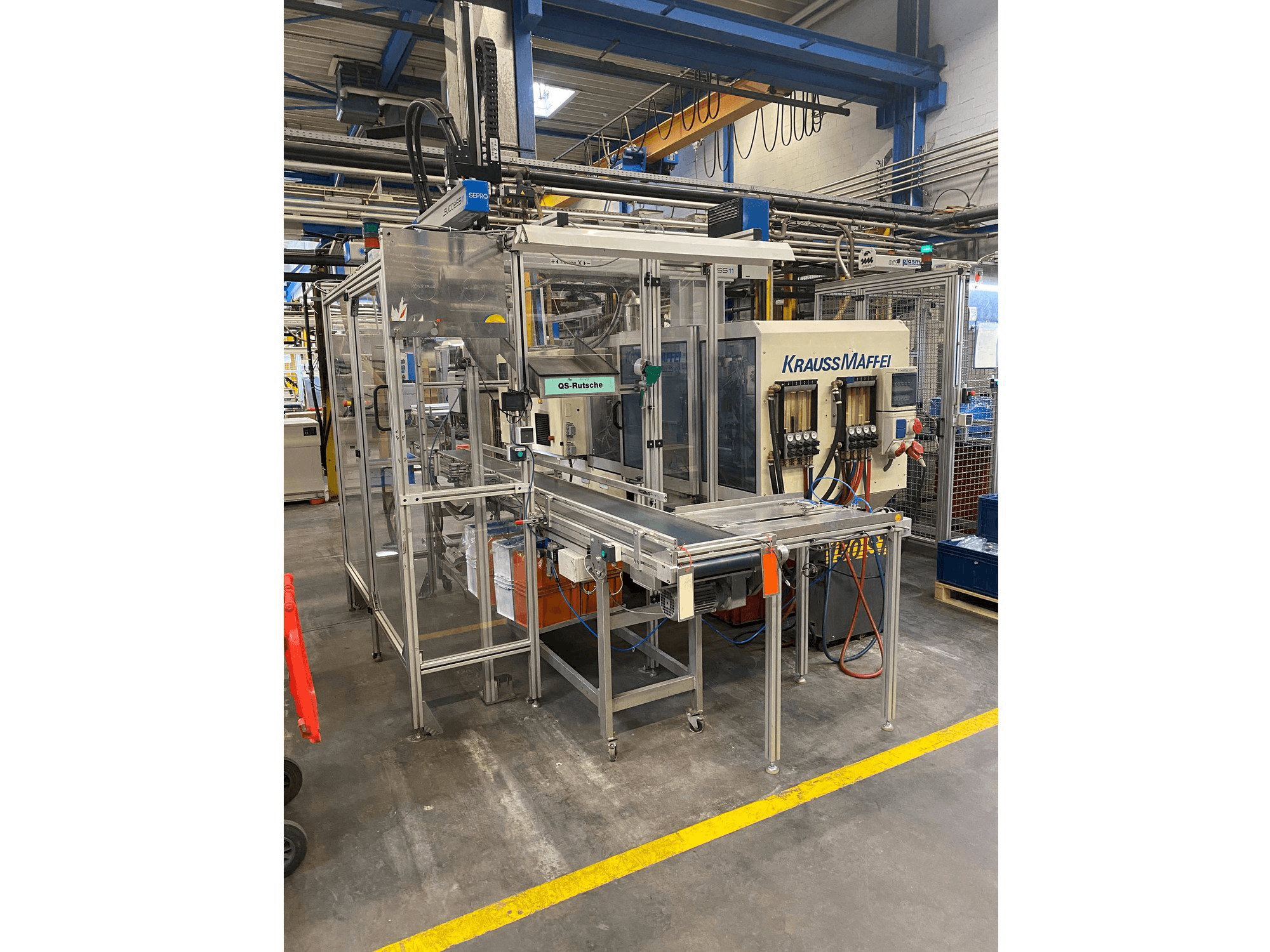 Frontansicht der Krauss Maffei 80-390 C2 Maschine