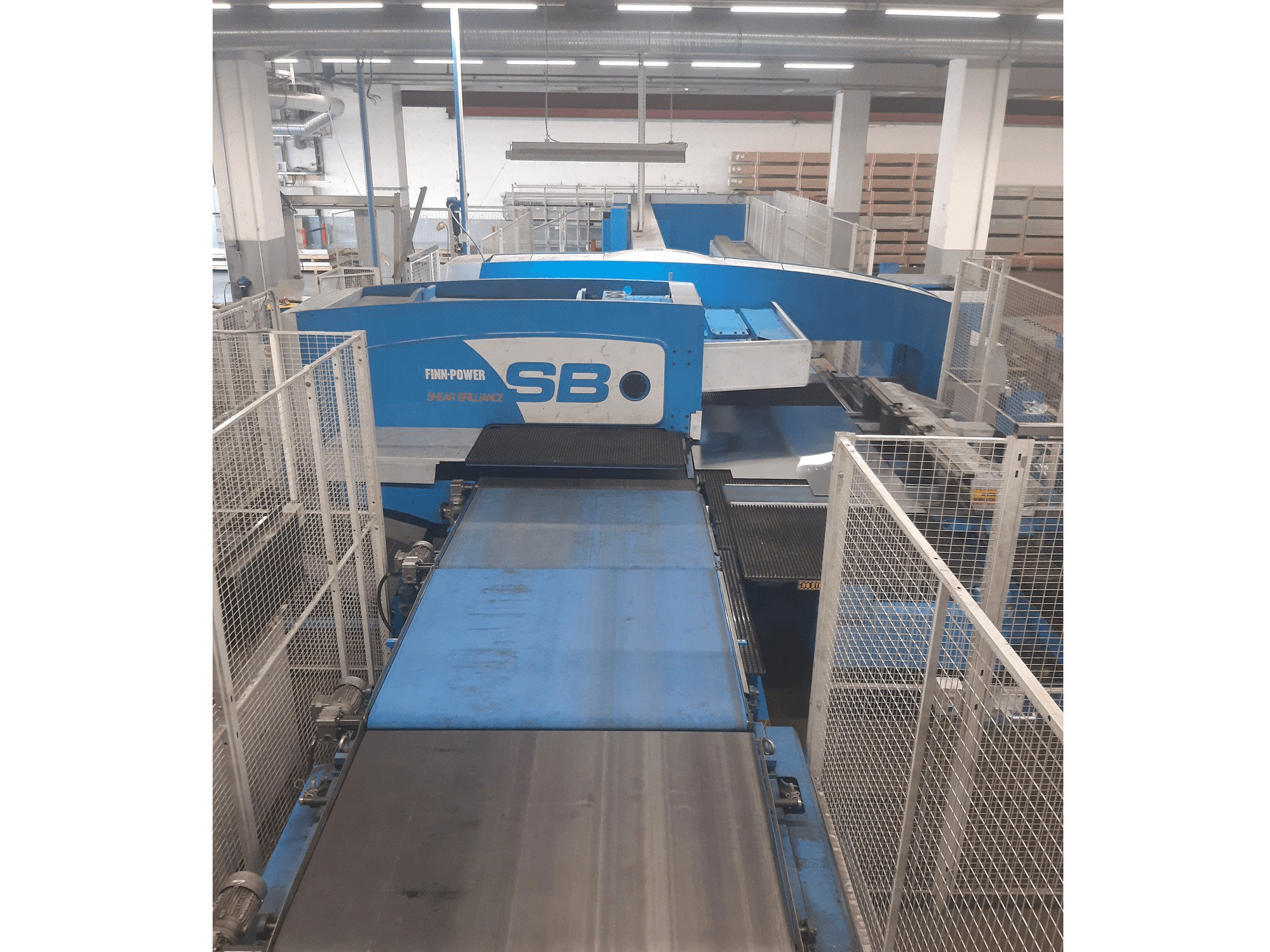 Frontansicht der Prima Power SB8 Maschine