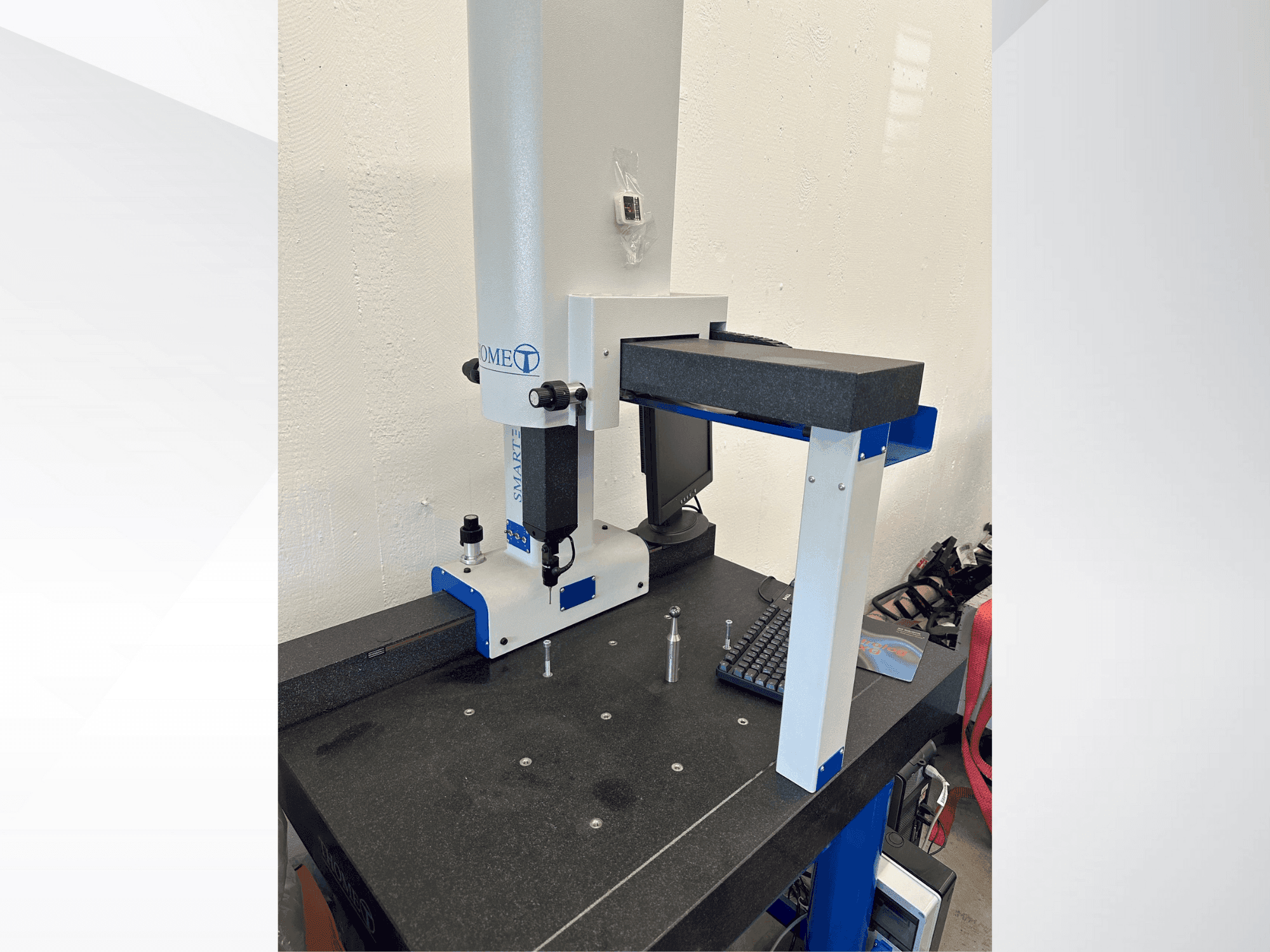 Frontansicht der THOME Prazision Prazision 3D Smart man Maschine