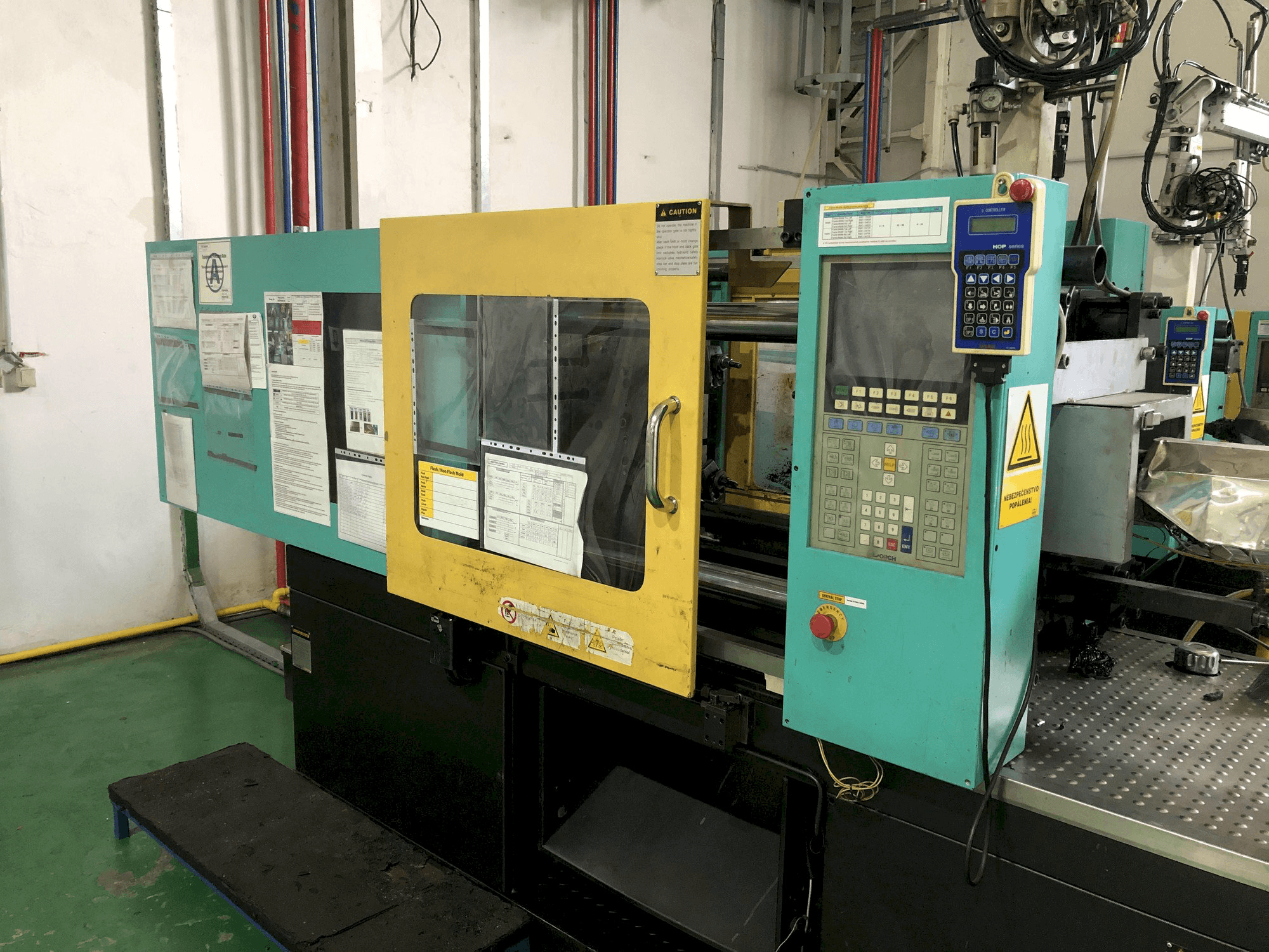 Frontansicht der Hyundai K-150V Maschine