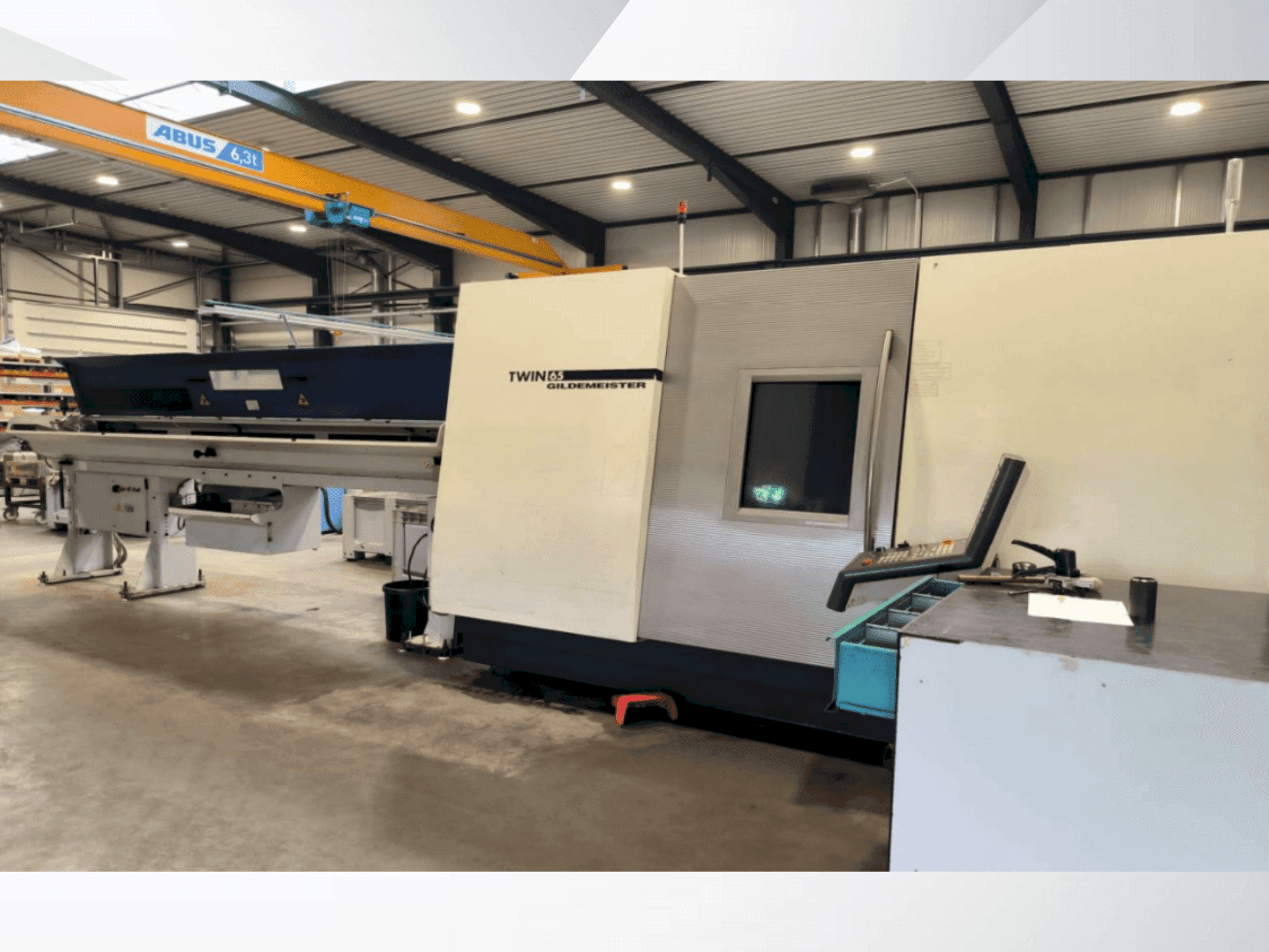 Frontansicht der DMG Gildemeister Twin 65 Maschine