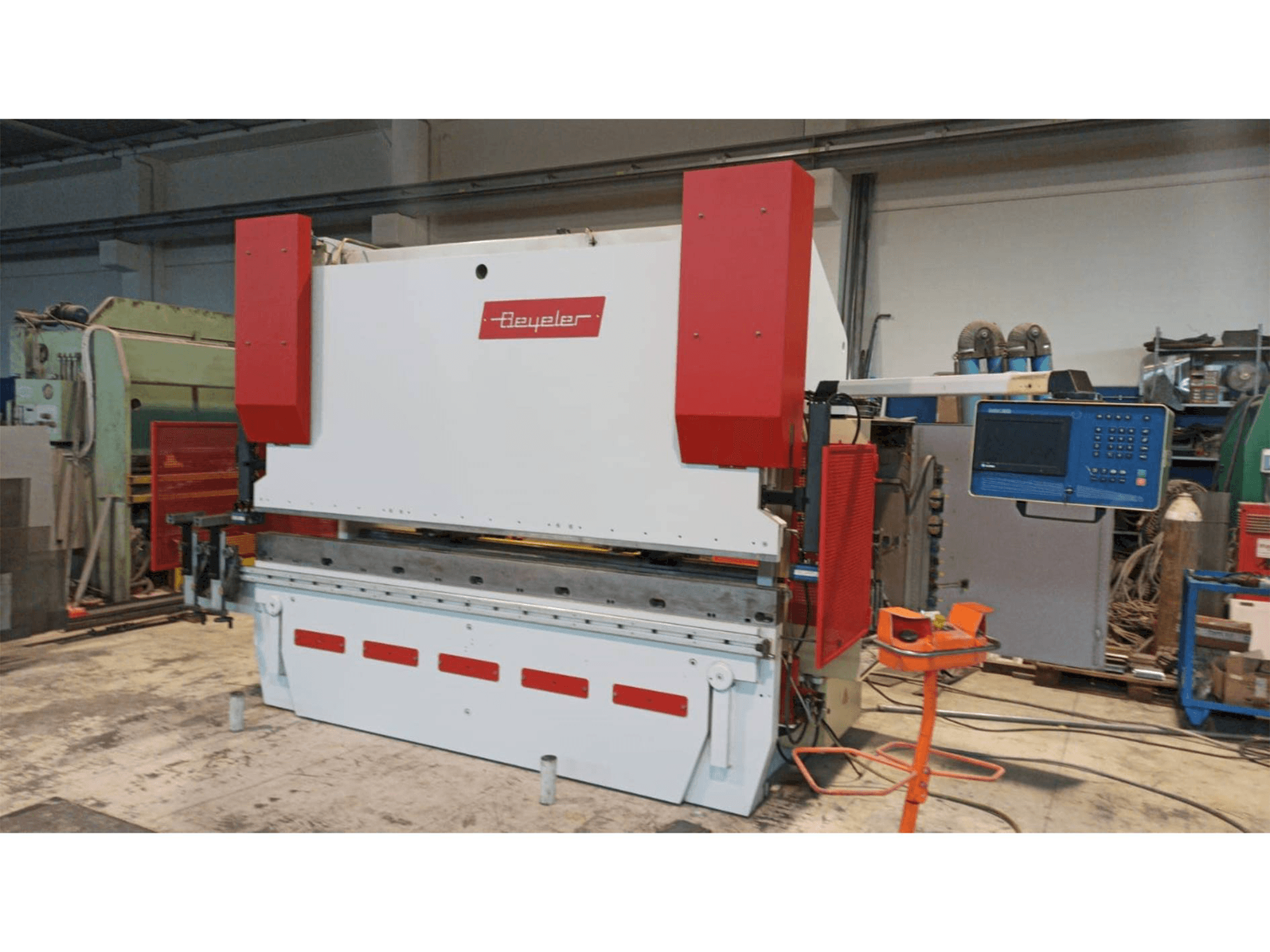 Frontansicht der BEYELER PR8 Maschine