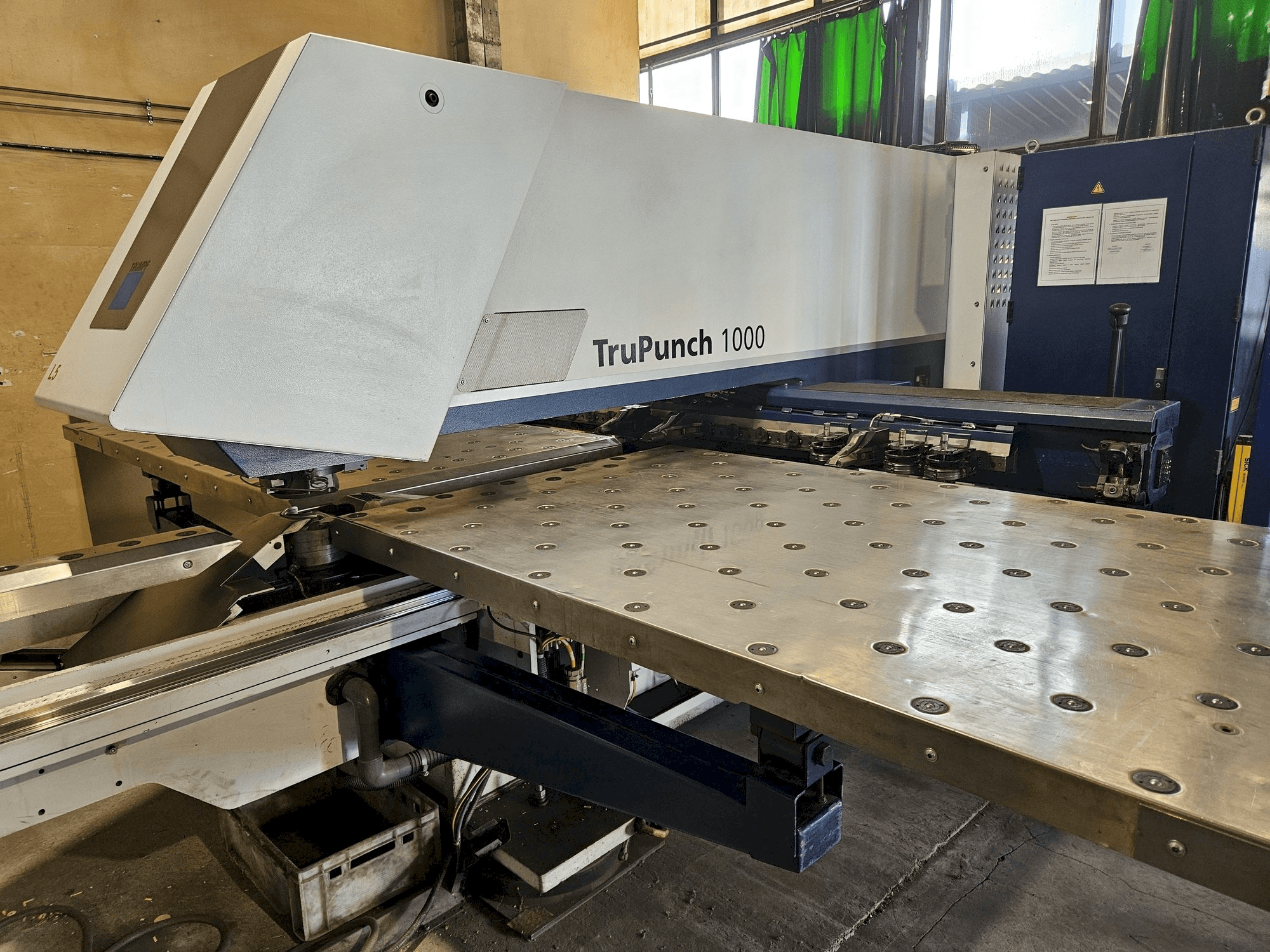 Frontansicht der Trumpf TruPunch 1000 Maschine