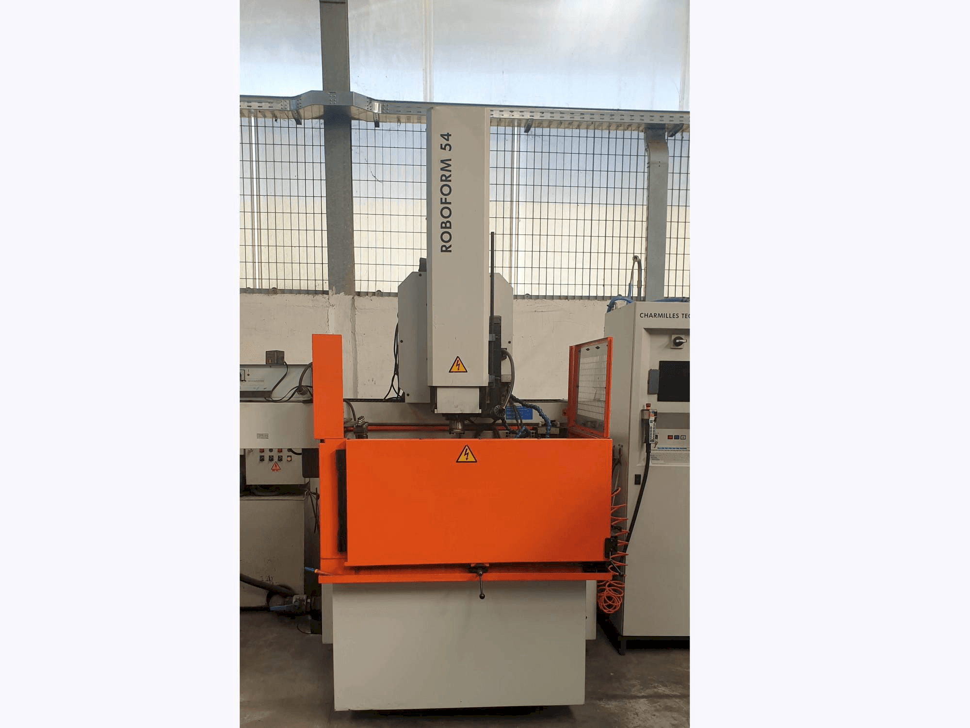 Frontansicht der CHARMILLES ROBOFORM 54 Maschine