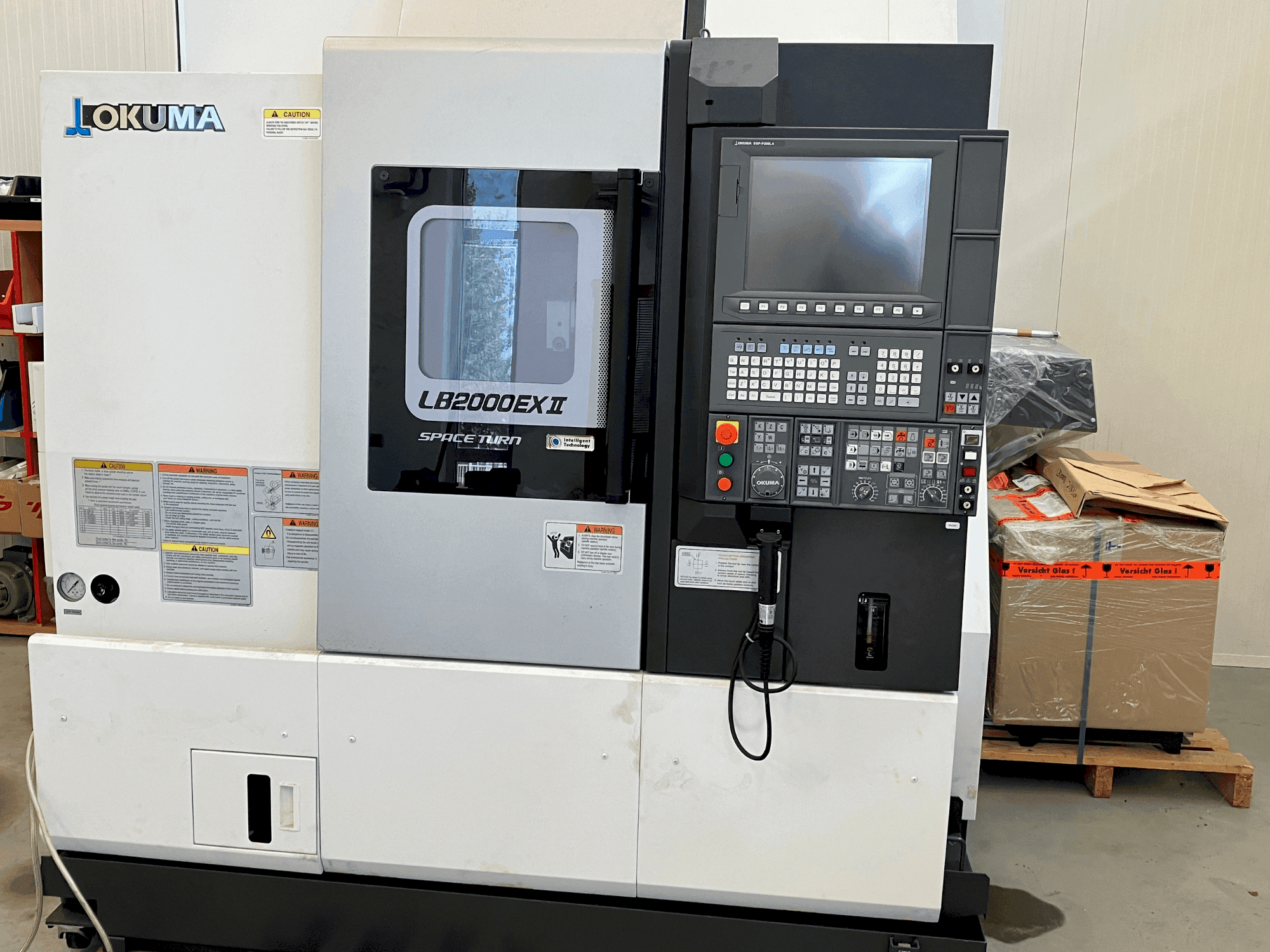 Frontansicht der Okuma LB2000 EX II (2018) Maschine