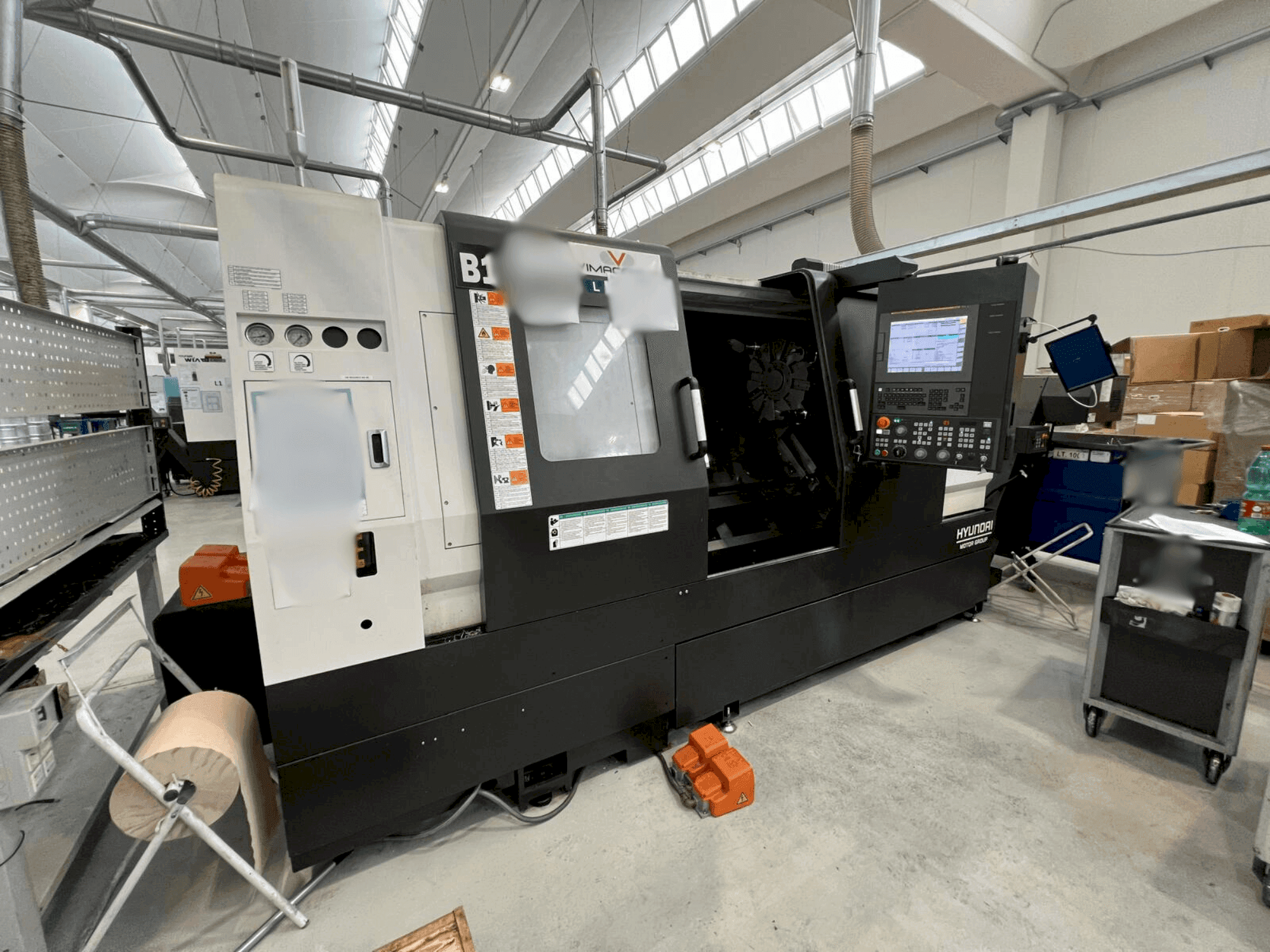 Frontansicht der Hyundai Wia L400C Maschine