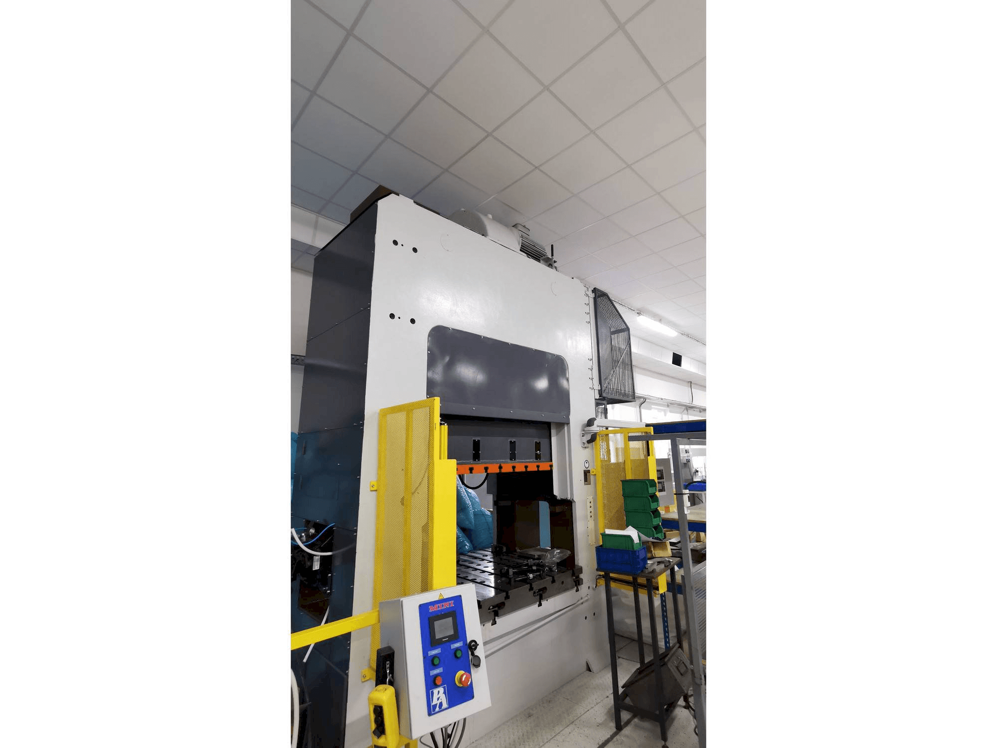 Frontansicht der SMERAL LKT 250D Maschine