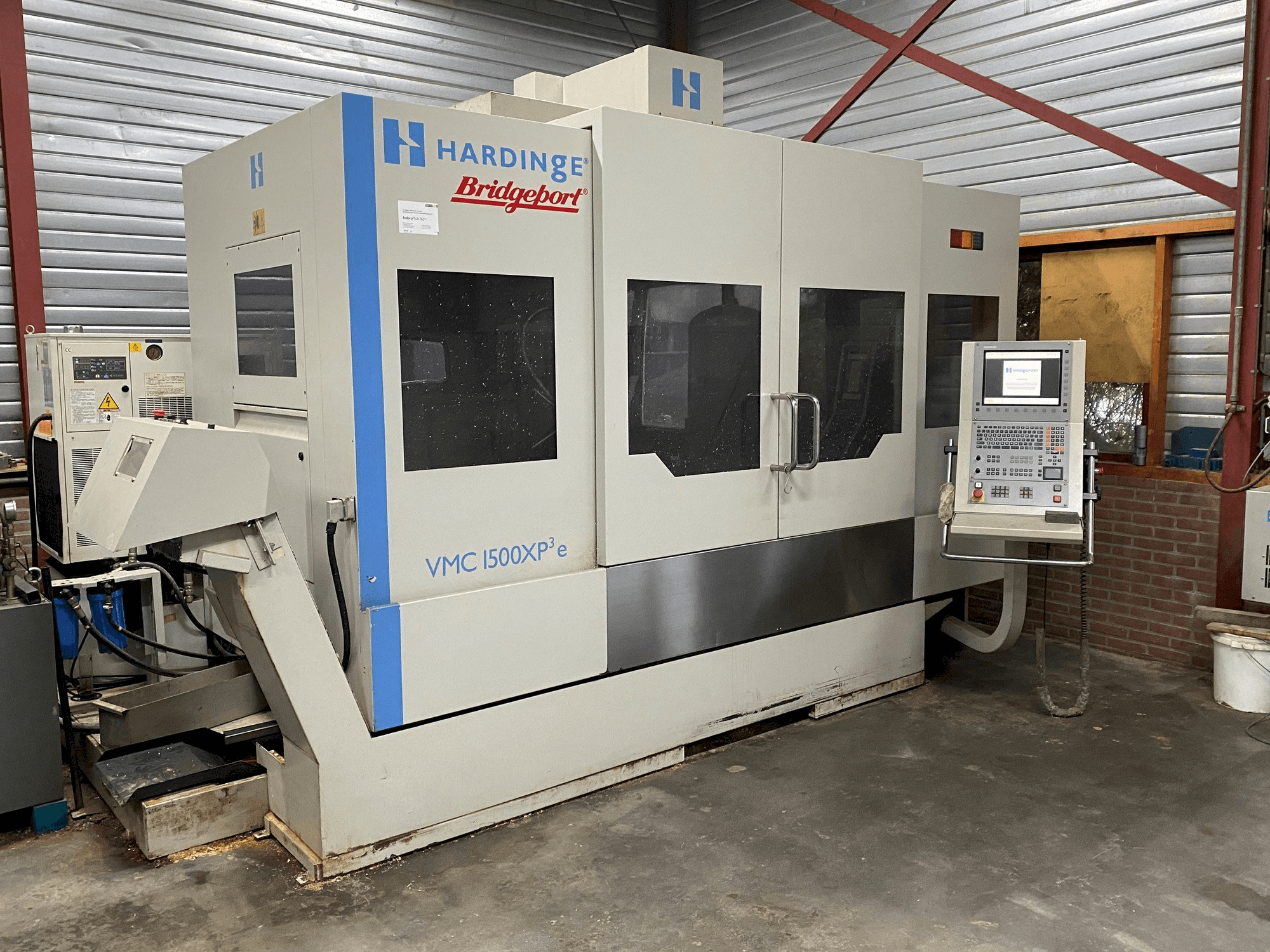Frontansicht der Bridgeport VMC 1500XP Maschine