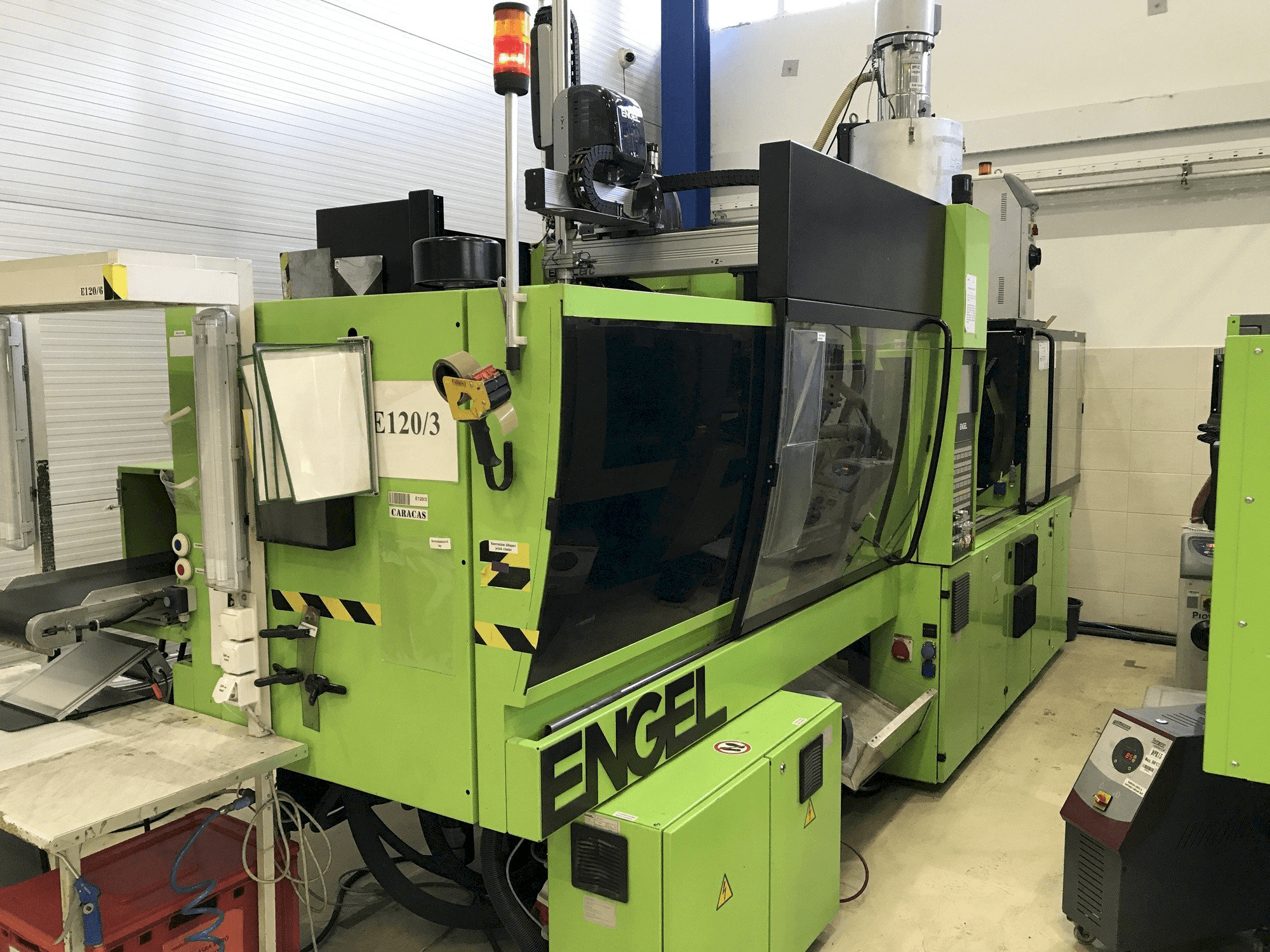 Frontansicht der ENGEL VC 310/120 Electric Maschine