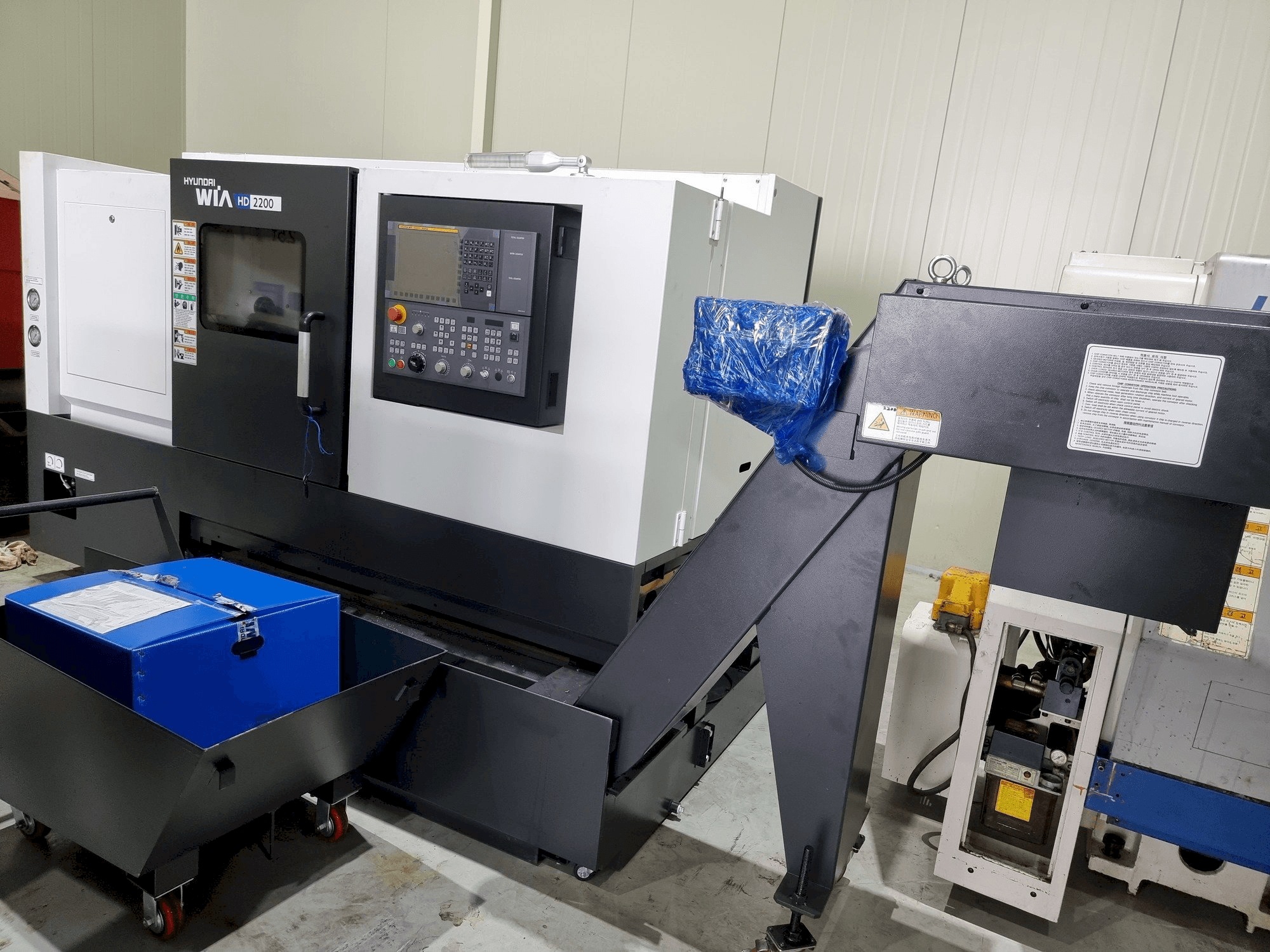 Frontansicht der Hyundai Wia HD2200 Maschine