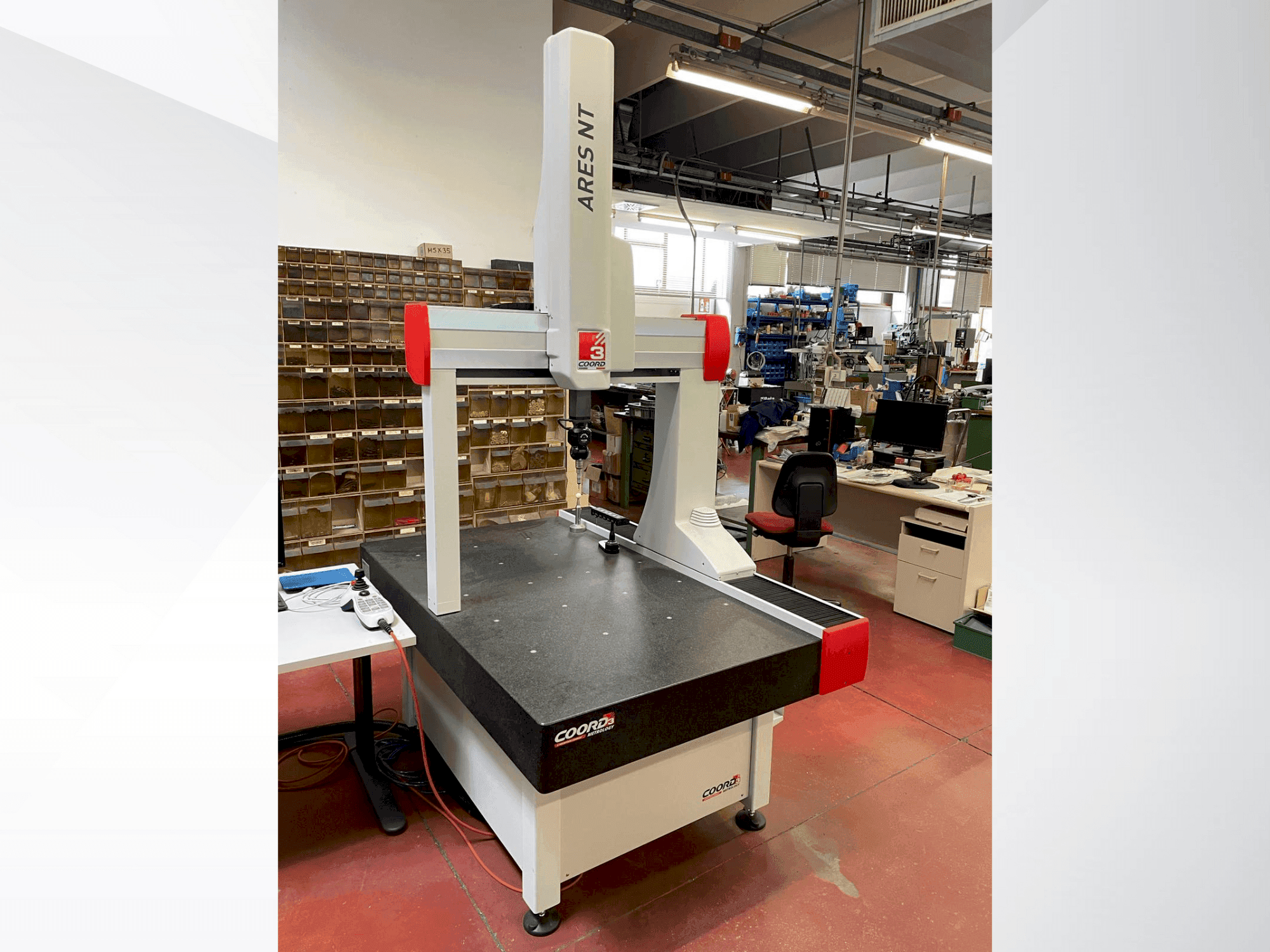 Frontansicht der Coord3 ARES NT 1075 MOT Maschine