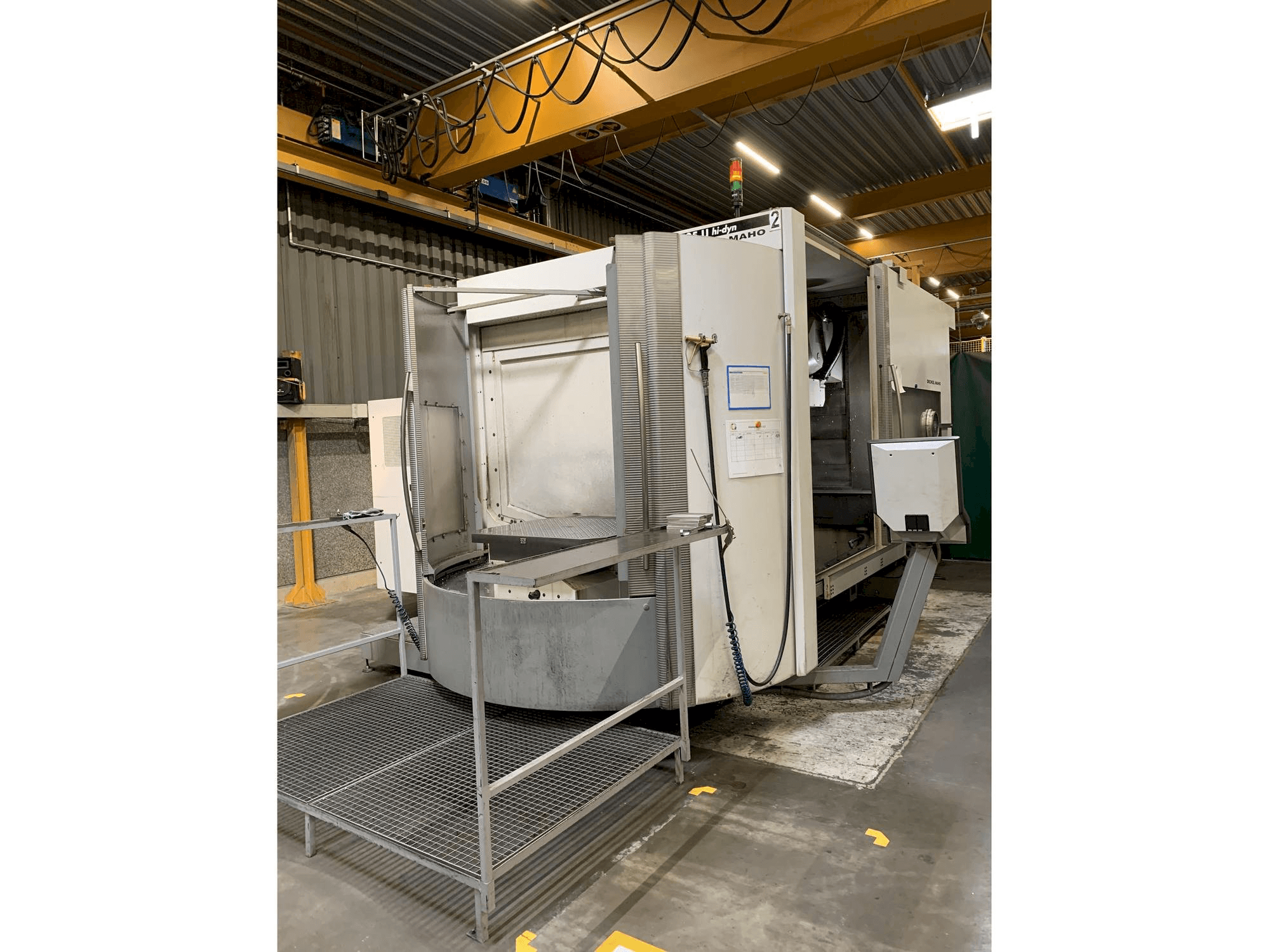 Frontansicht der DECKEL MAHO DMC 125 U hi-dyn Maschine