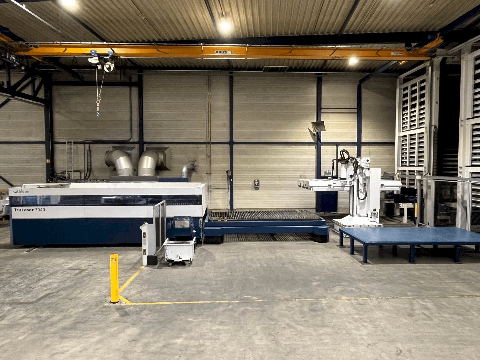 Frontansicht der Trumpf TruLaser 3040 6kW CO2 + Liftmaster Maschine