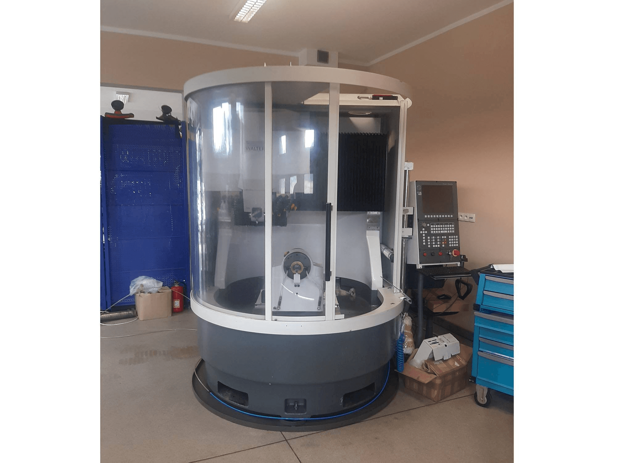 Frontansicht der Walter Maschine