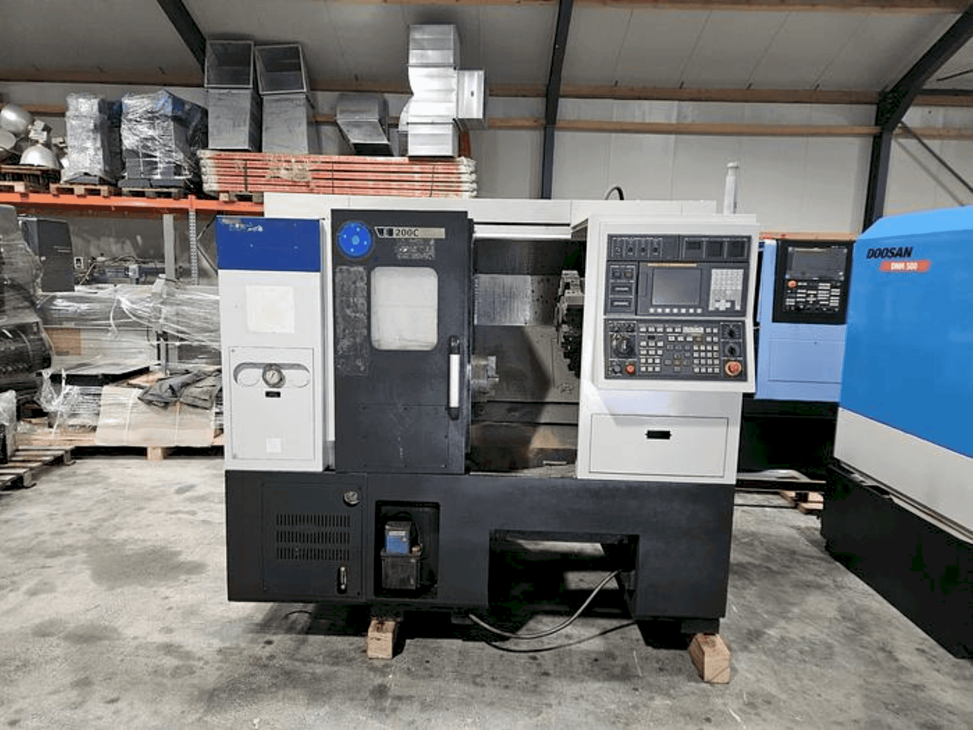 Frontansicht der Hyundai Wia E200C Maschine