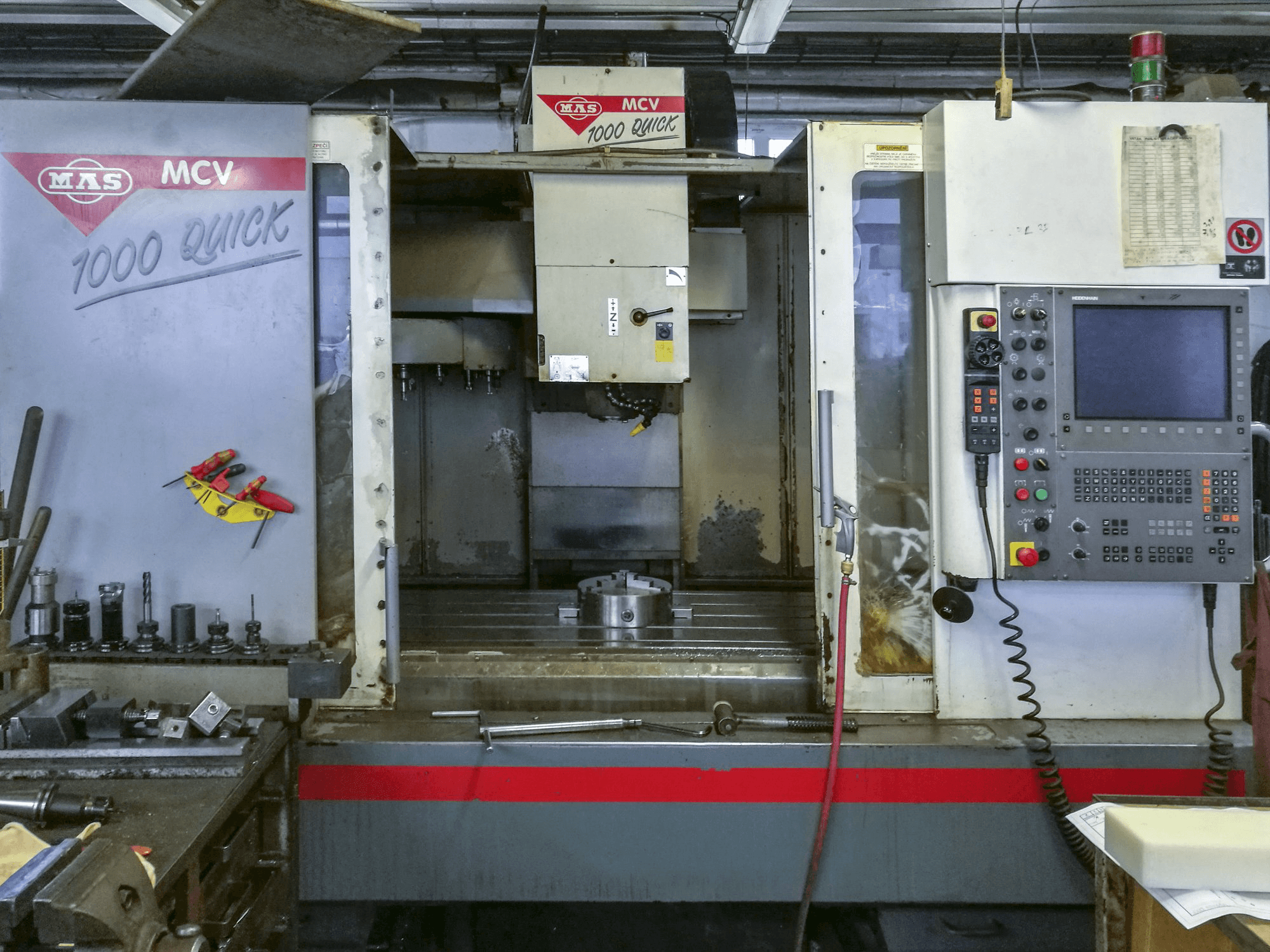 Frontansicht der KOVOSVIT MAS MCV 1000 Quick Maschine