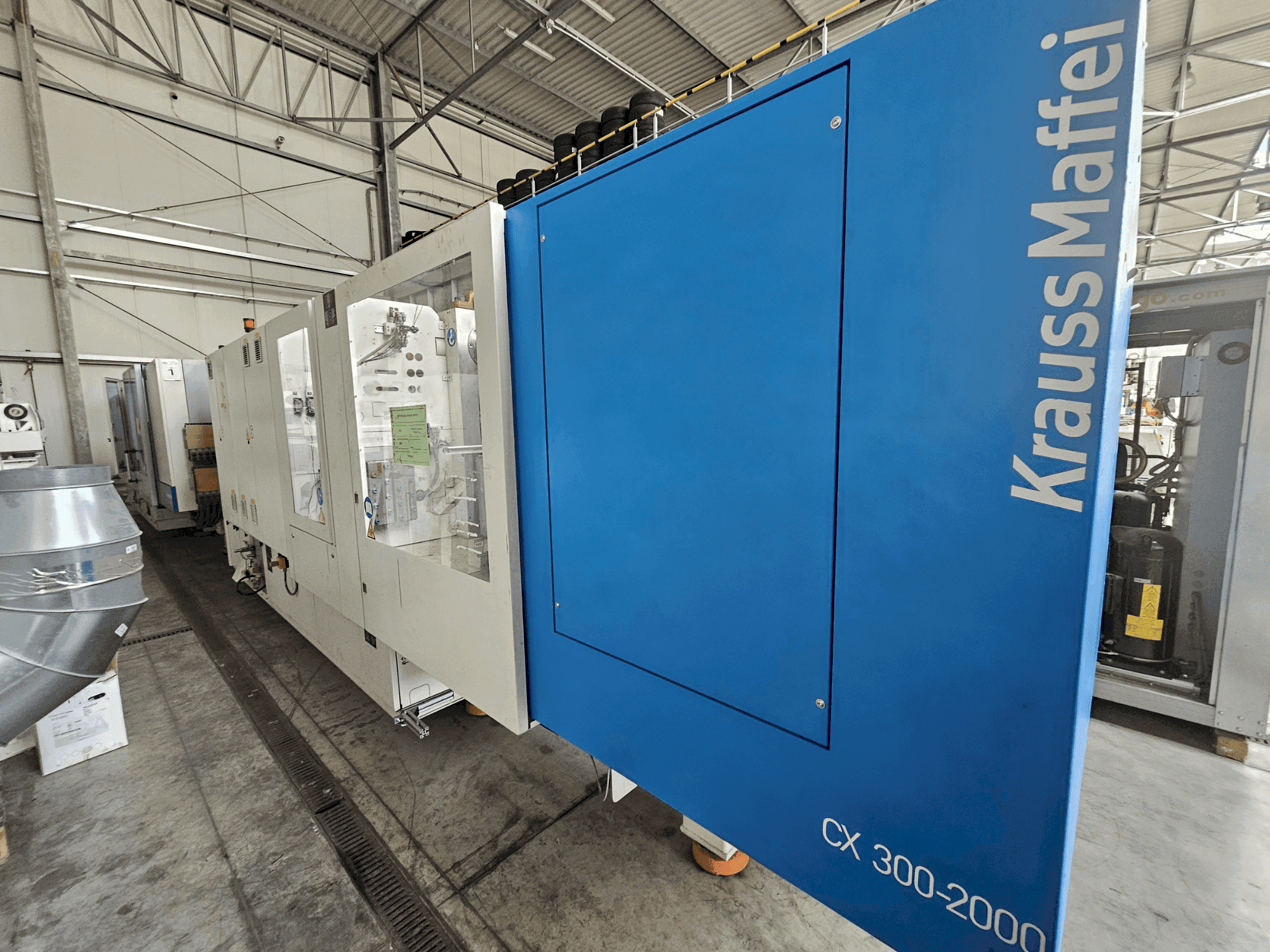 Frontansicht der Krauss Maffei 300-2000 CX Maschine