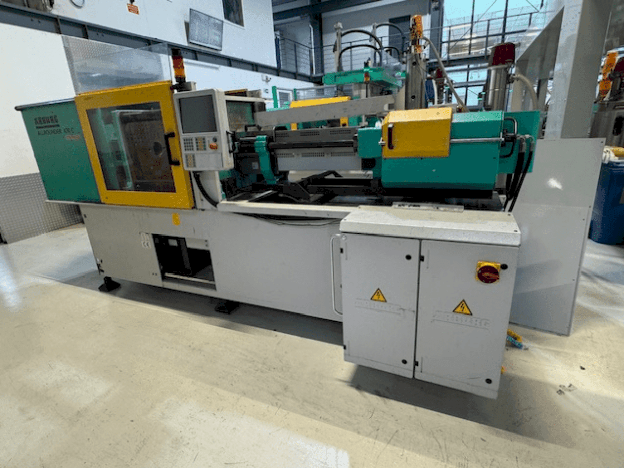 Frontansicht der Arburg A470 C 1500-400 Maschine