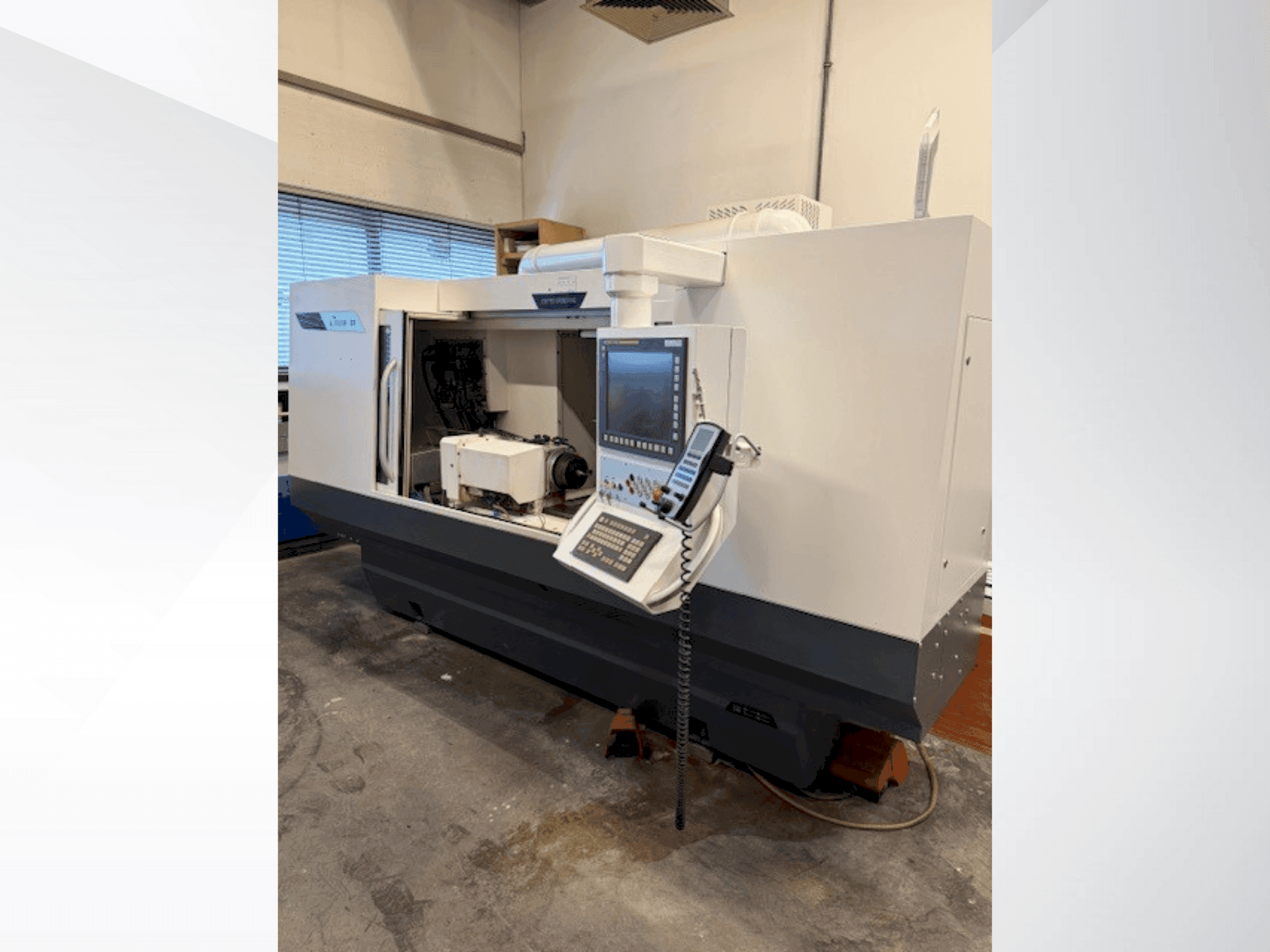 Frontansicht der STUDER S31 Maschine