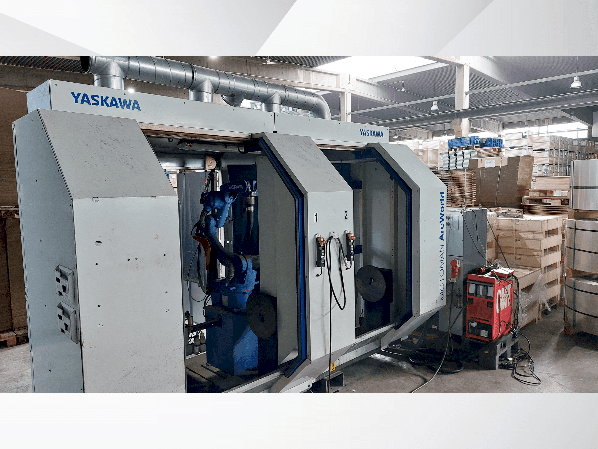 Frontansicht der Yaskawa Motoman ArcWorld Maschine