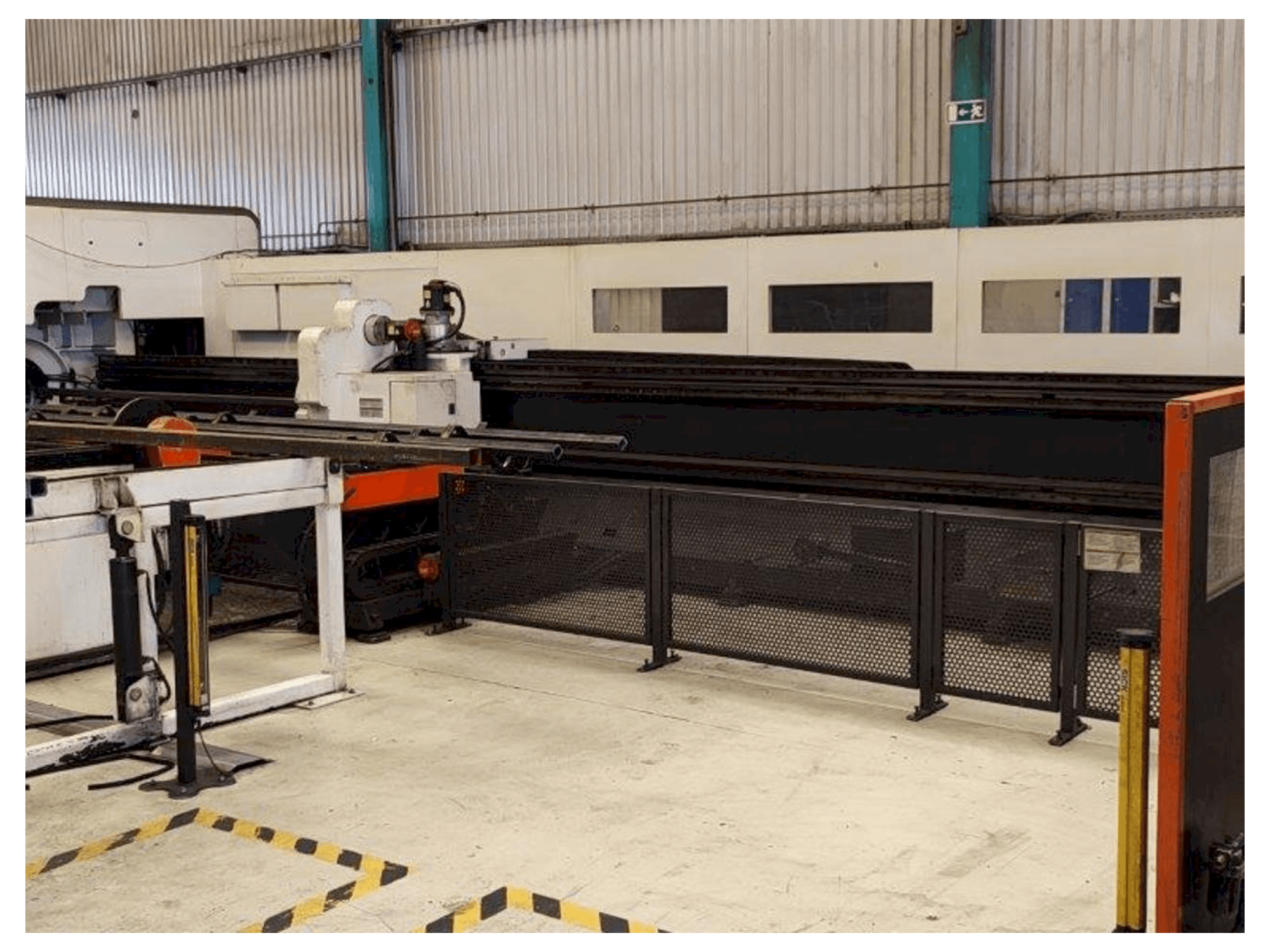 Frontansicht der Mazak Fabri Gear 220 4kW Maschine