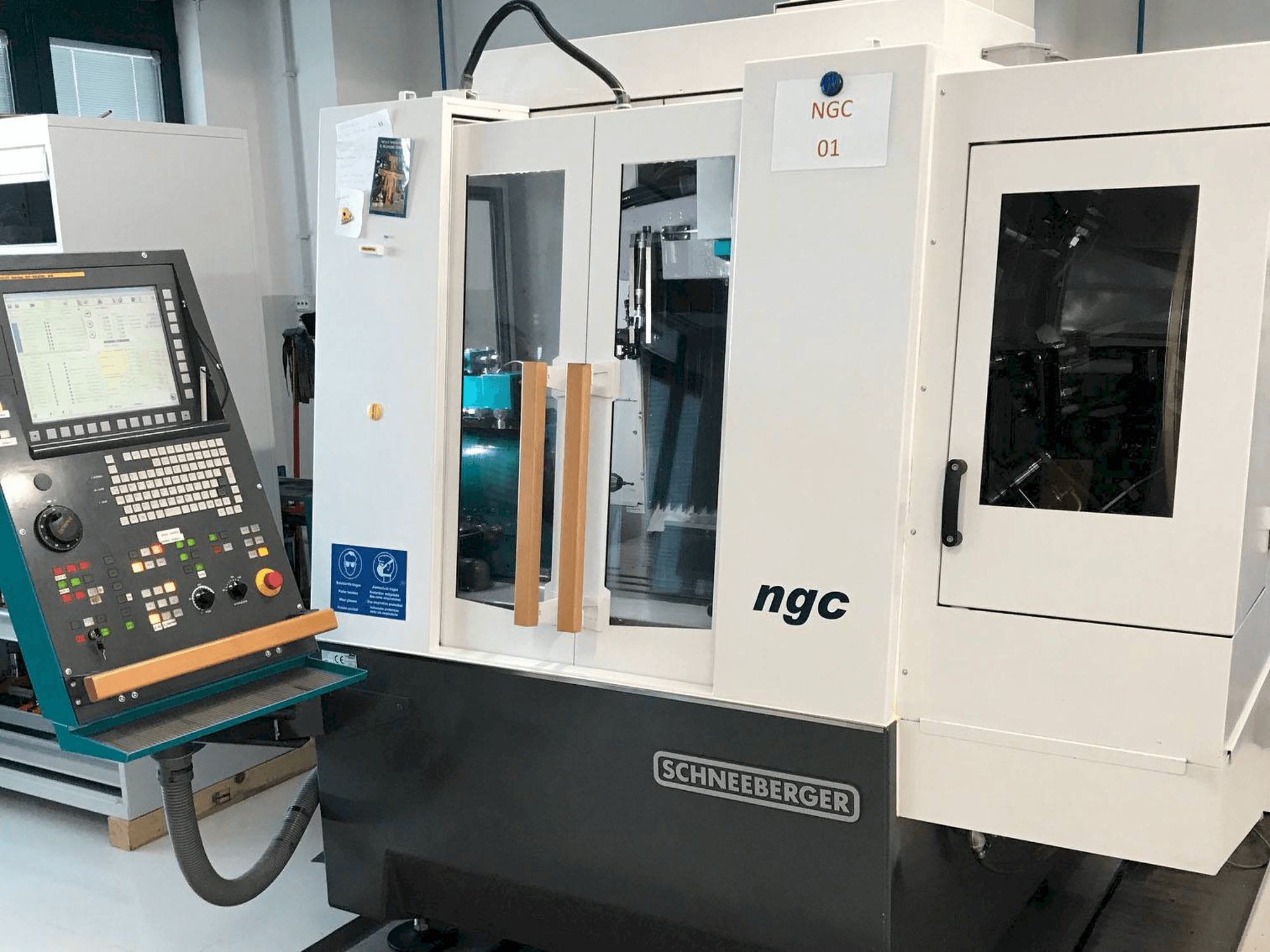 Frontansicht der Schneeberger NGC Maschine