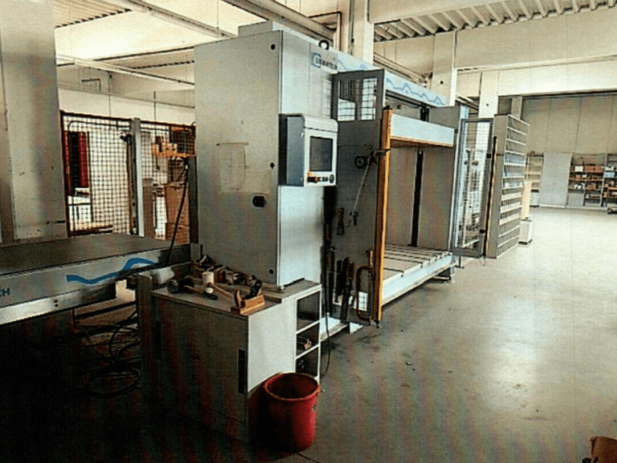 LIGMATECH MPH 510/25/09 Kaschierpresse in Werkseinstellung, Vorderansicht mit offenem Zugang und Bedienfeld sichtbar.