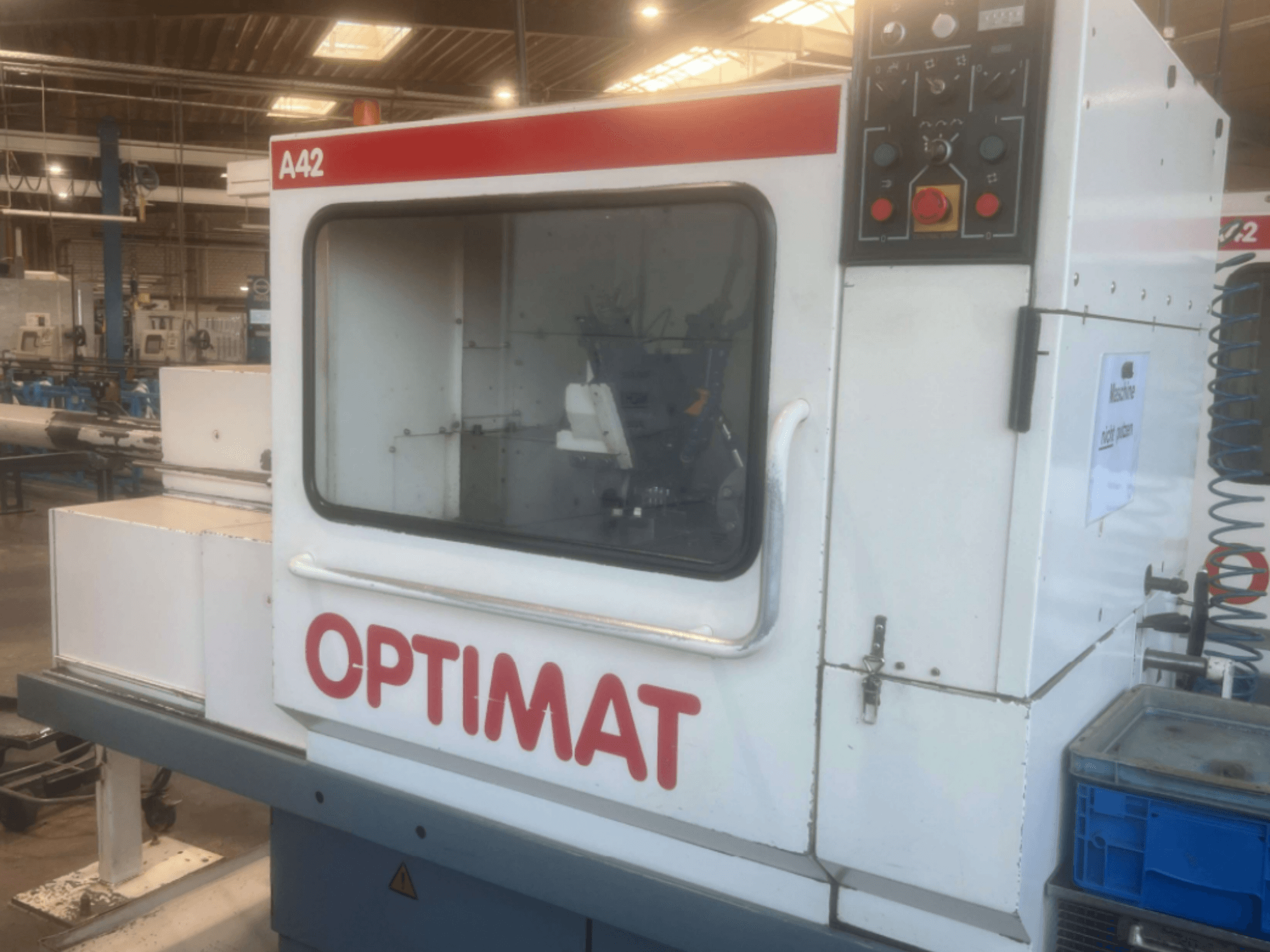 Horizontaldrehmaschine KOVOSVIT MAS OPTIMAT A42, Seitenansicht, mit Bedienfeld und großem Glasdisplay.