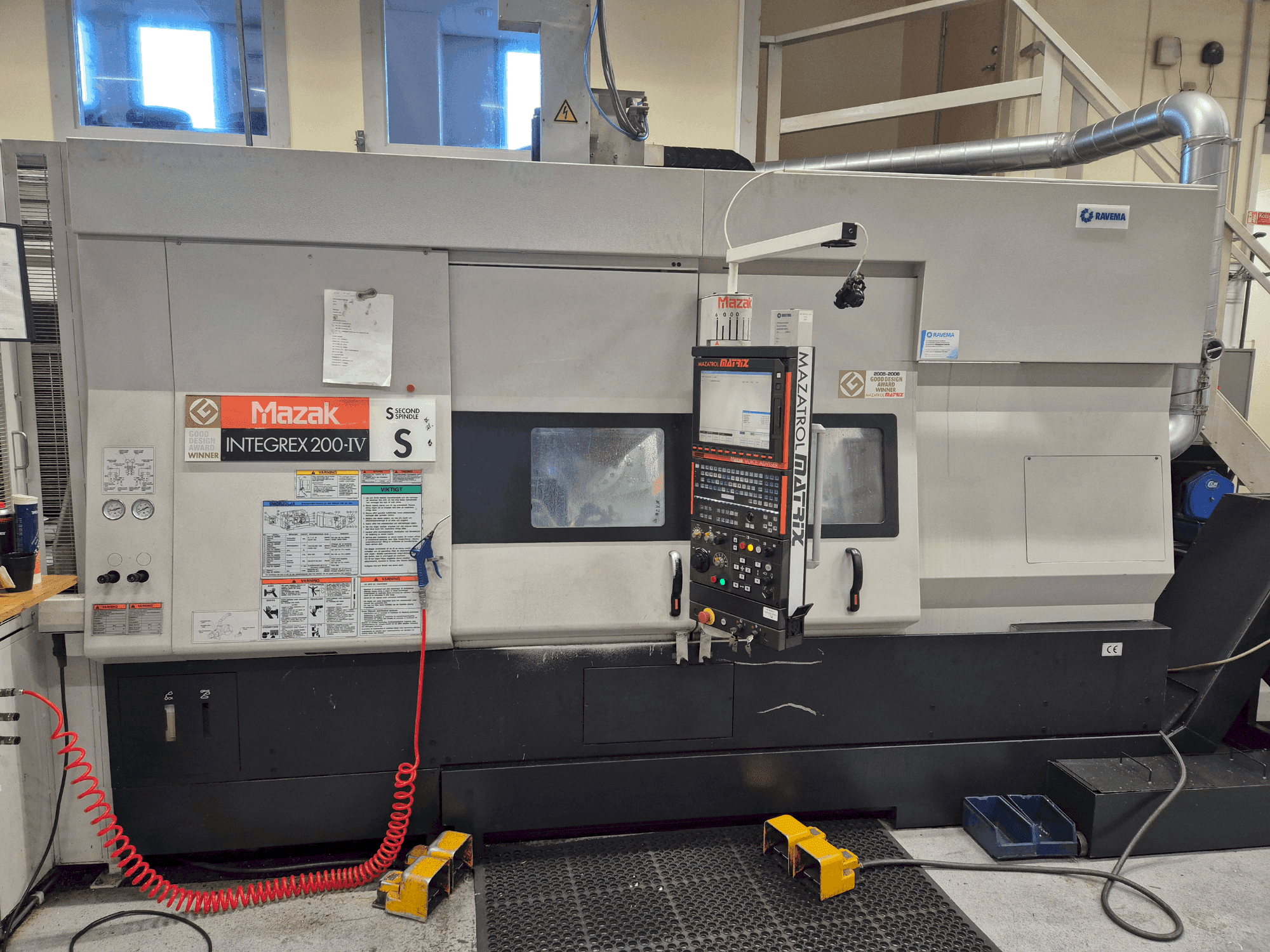 Frontansicht der Mazak Integrex 200 IV S with Gantry loader Maschine