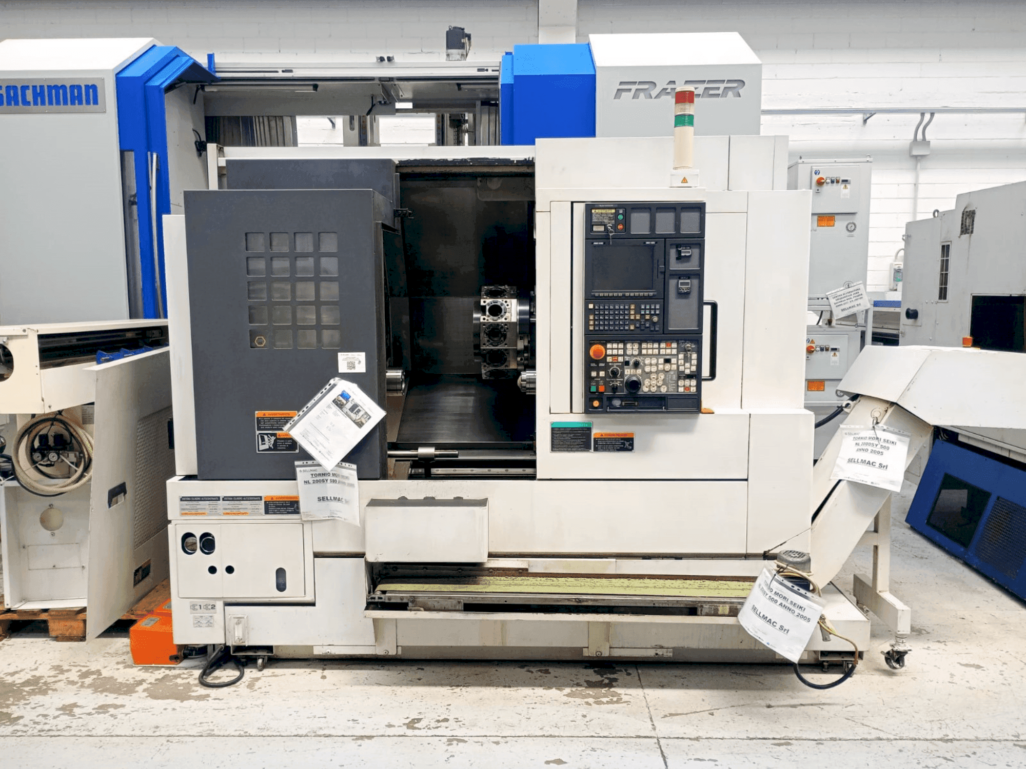 Frontansicht der MORI SEIKI NL2000SY/500 Maschine