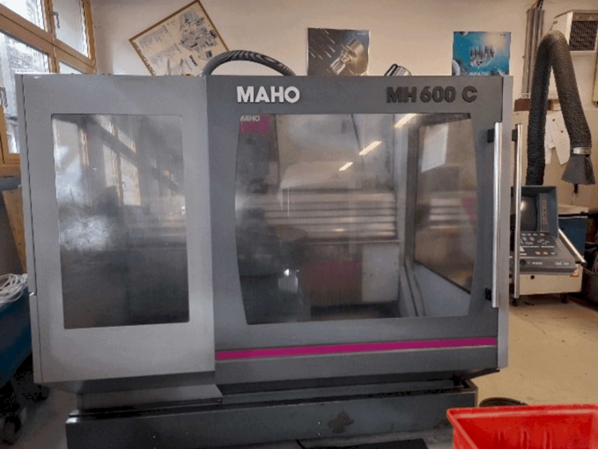 Frontansicht der MAHO MH 600 C Maschine