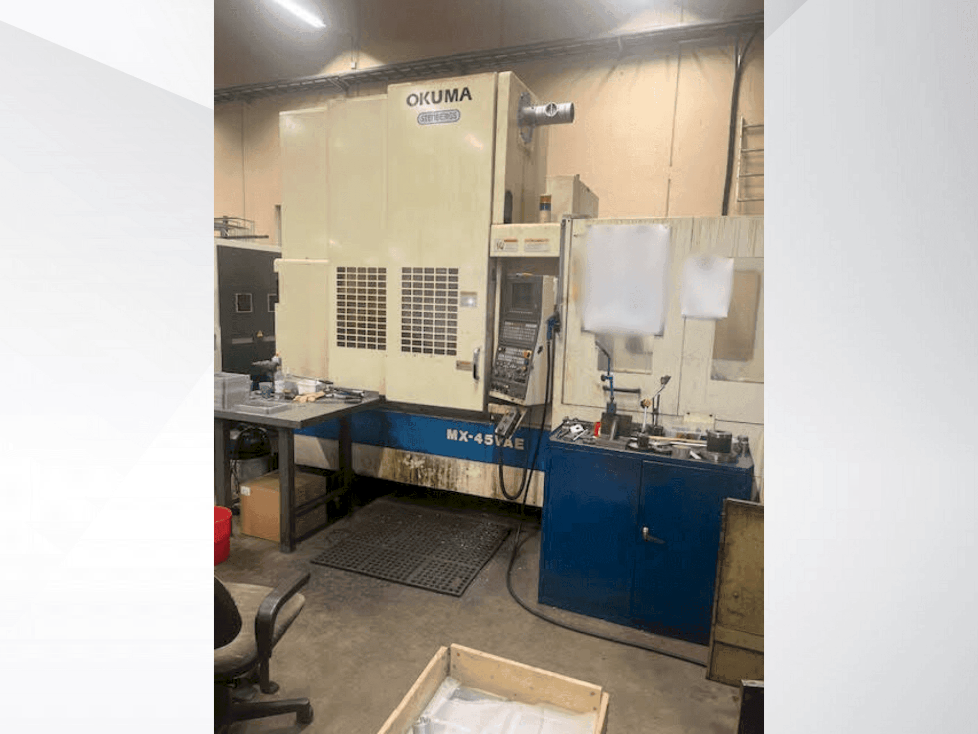 Frontansicht der Okuma MX-45VAE Maschine