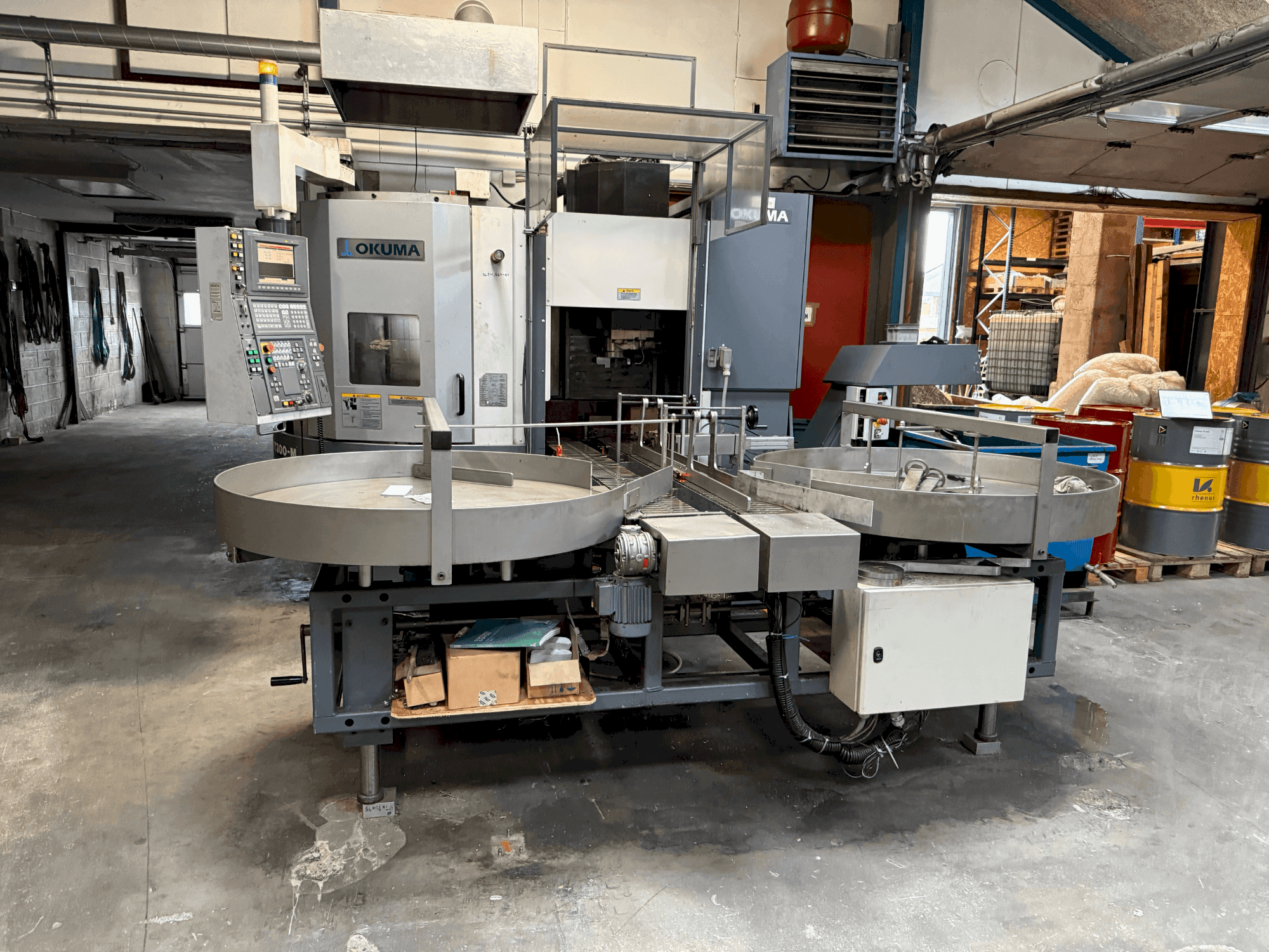 Frontansicht der Okuma VTurn LVT300-M Maschine
