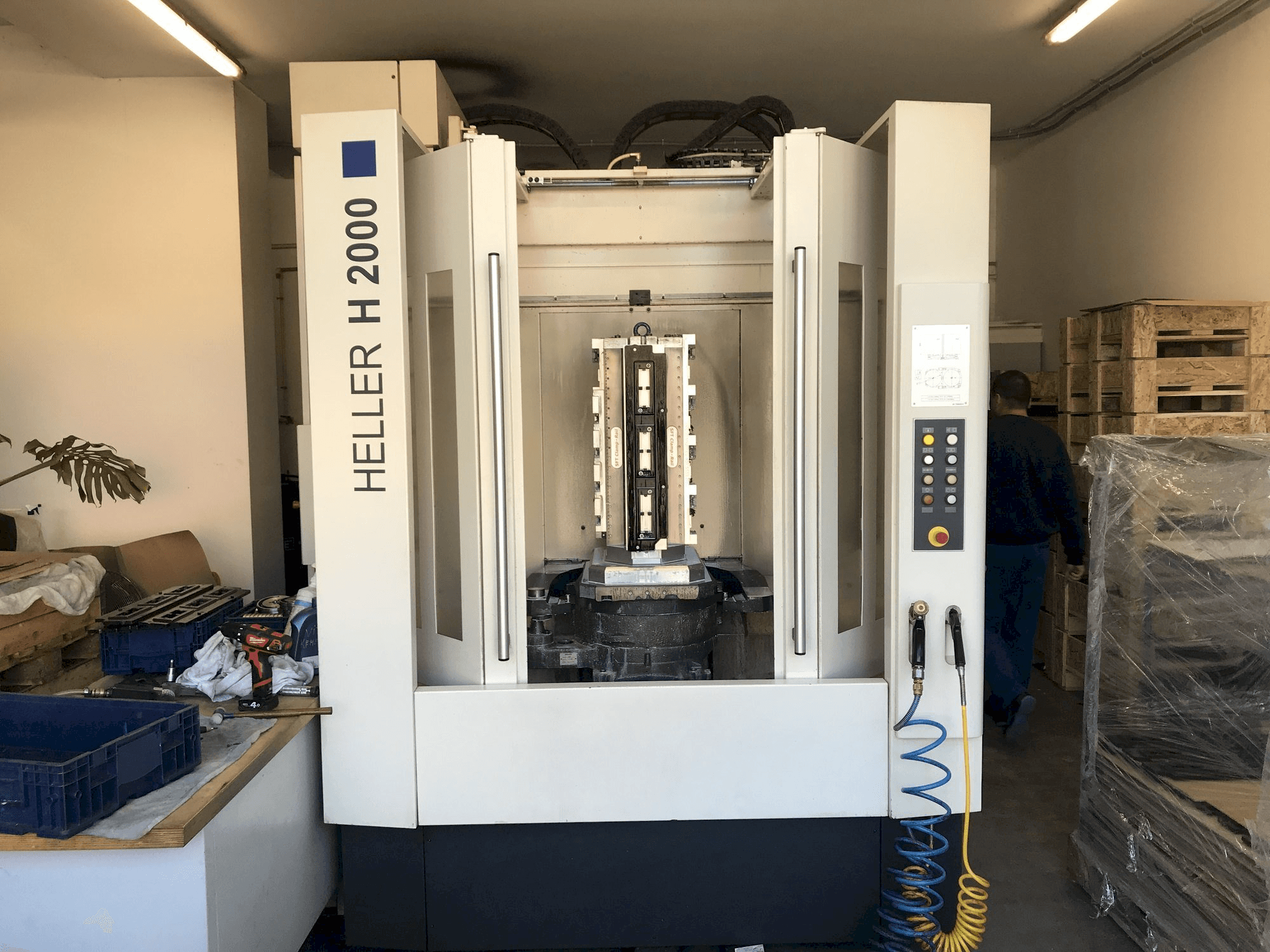 Frontansicht der HELLER H2000 Maschine