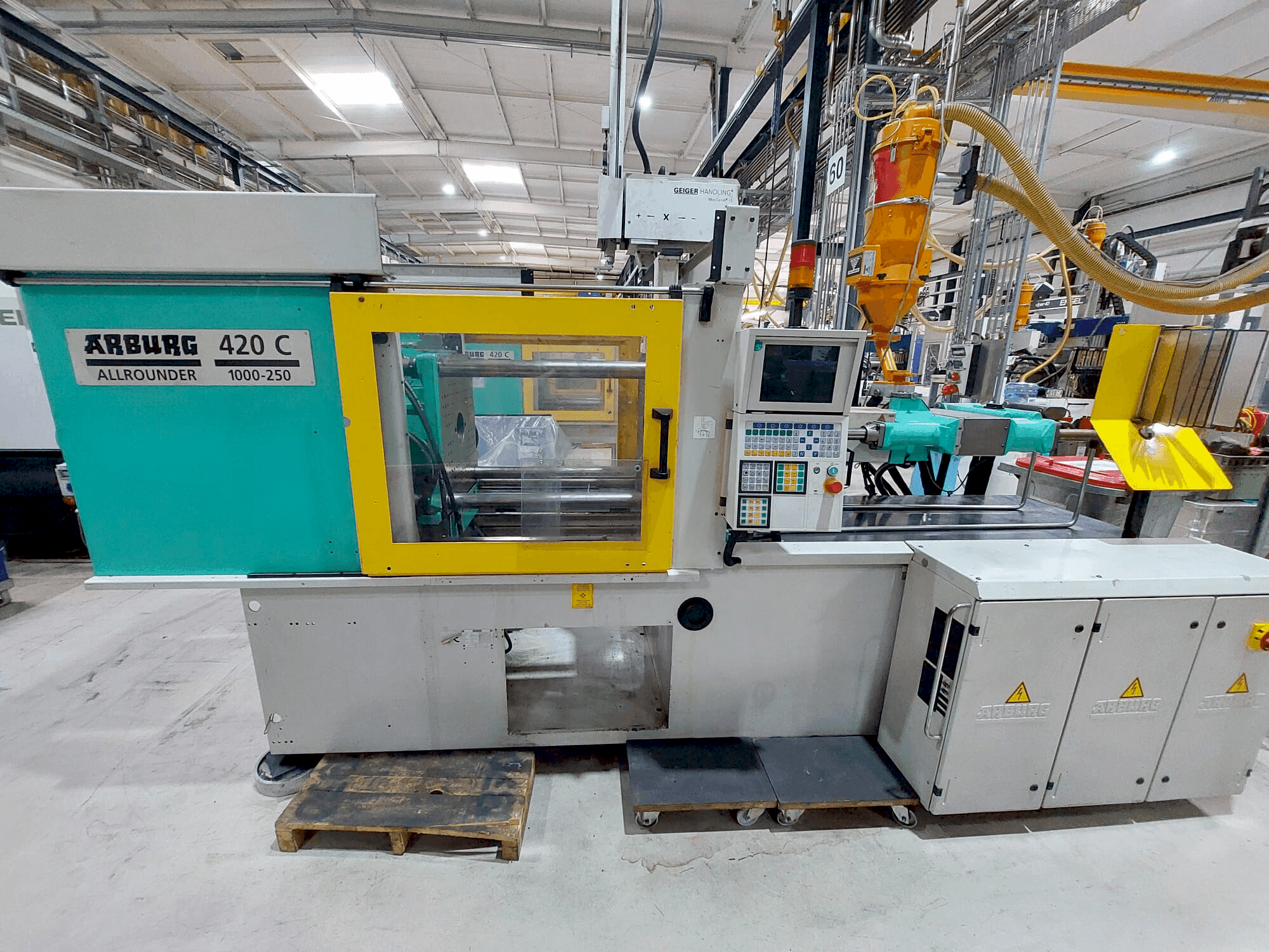 Frontansicht der Arburg 420C-1000-250 Maschine