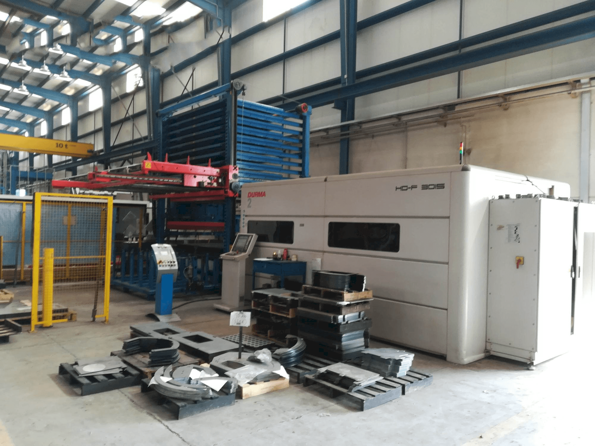 Frontansicht der Durma HD-F 3015 Maschine