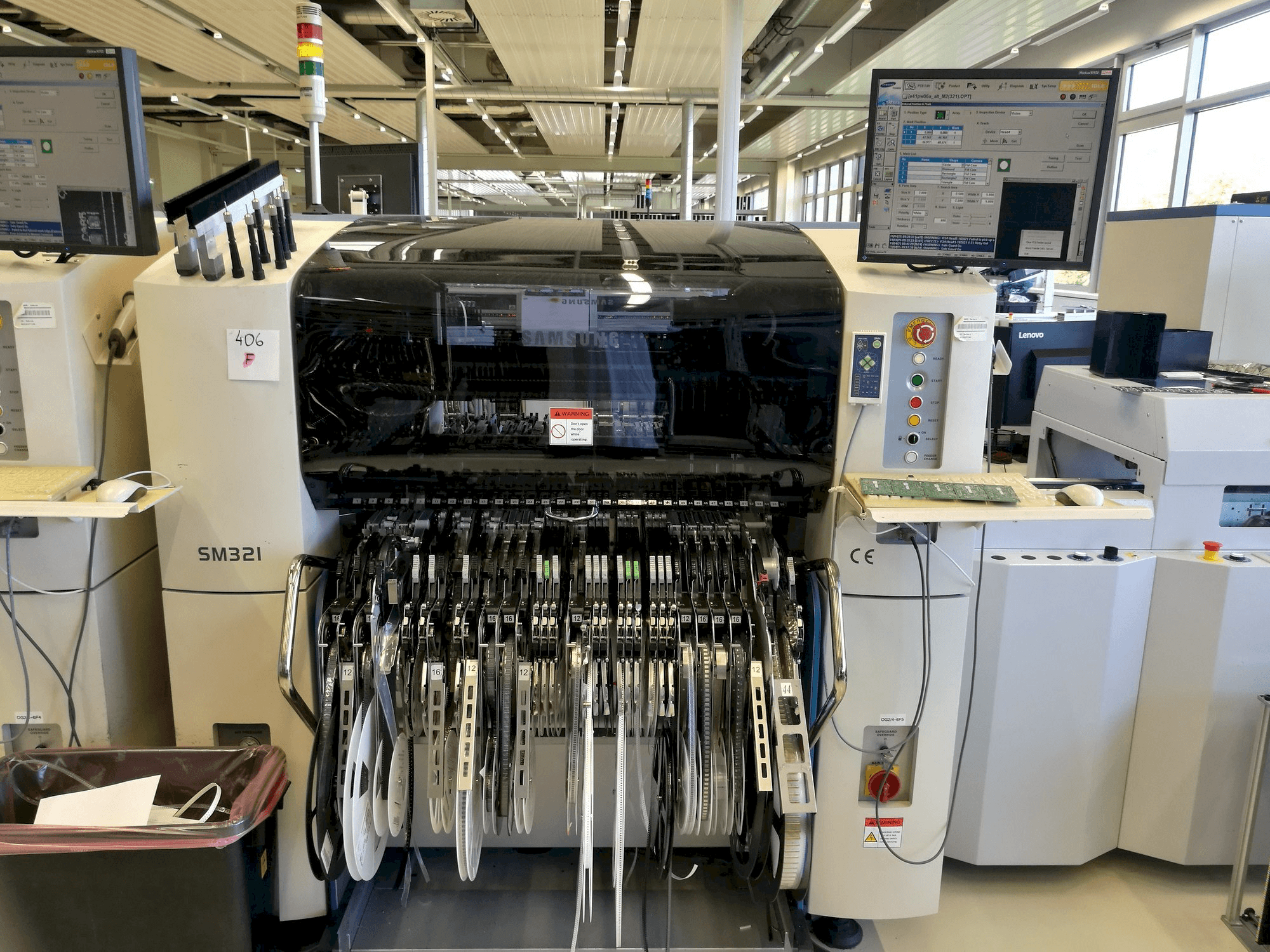 Frontansicht der Samsung SM 321 Maschine